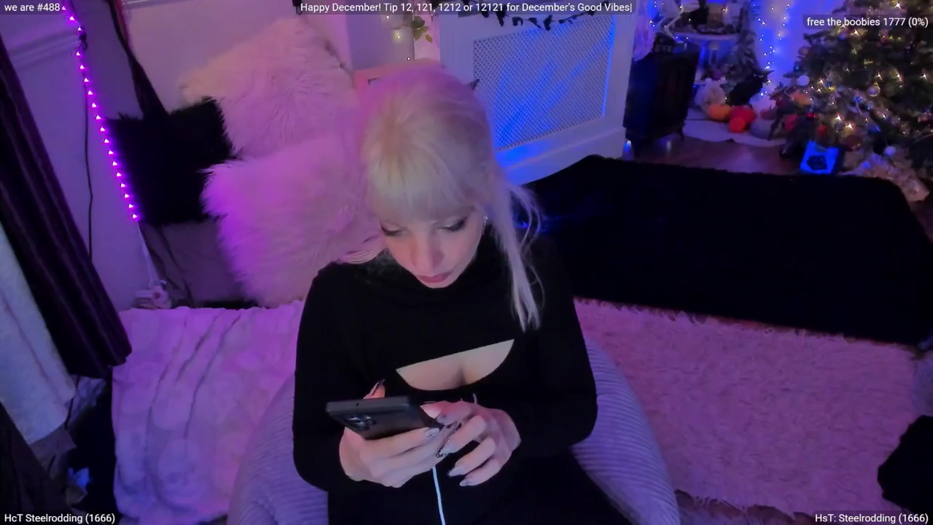 Gallery image thumbnail from LunaWolfie's myfreecams stream on, 12/23/2025, 20:06 image 2 of 20