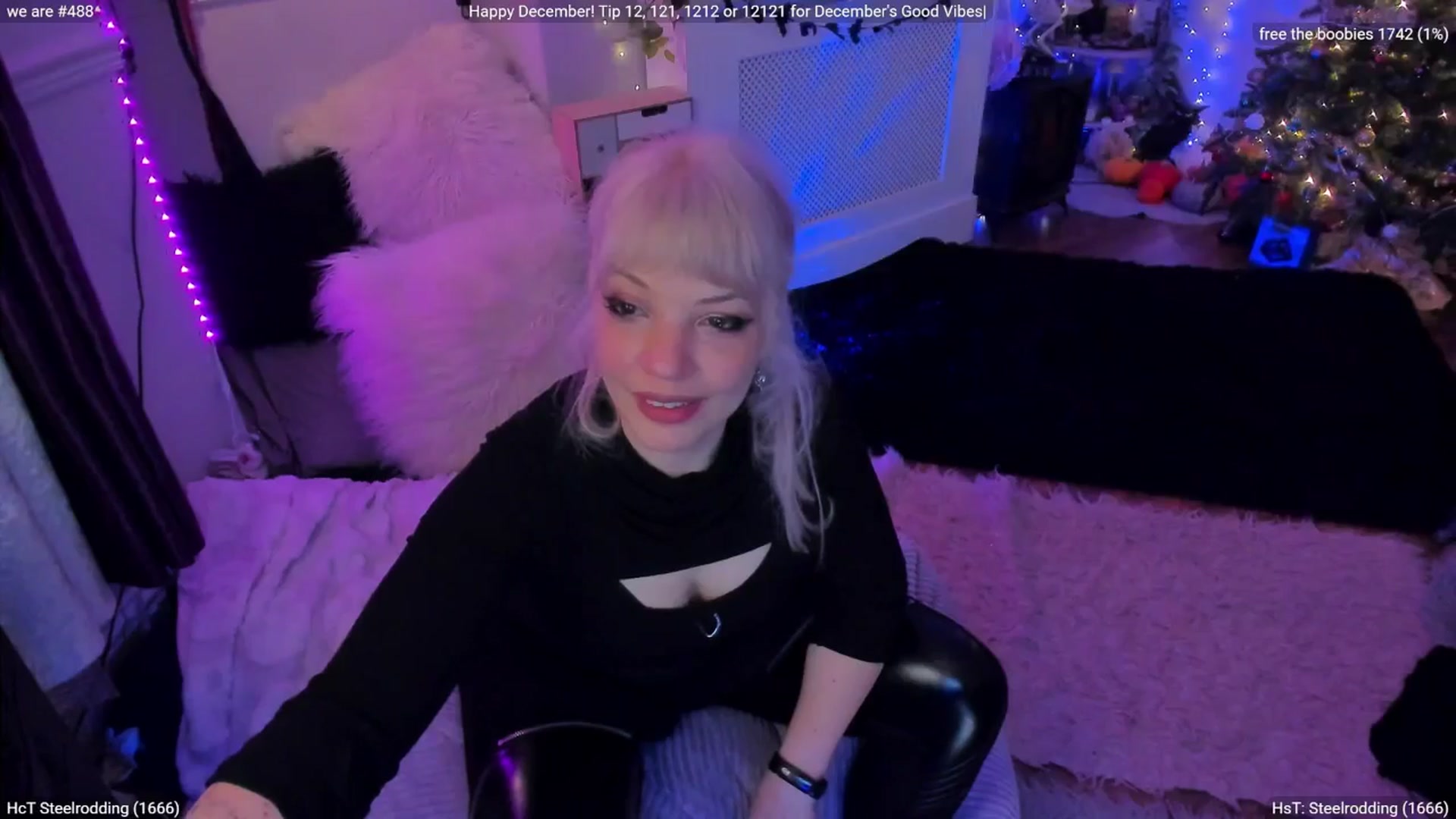 Gallery image thumbnail from LunaWolfie's myfreecams stream on, 12/23/2025, 20:06 image 6 of 20