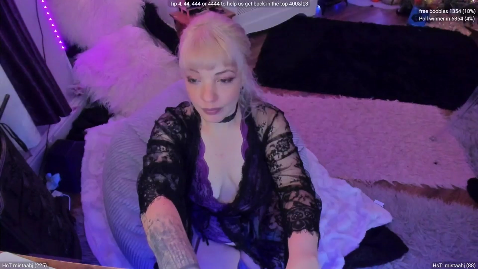 Gallery image thumbnail from LunaWolfie's myfreecams stream on, 12/30/2025, 22:23 image 19 of 20