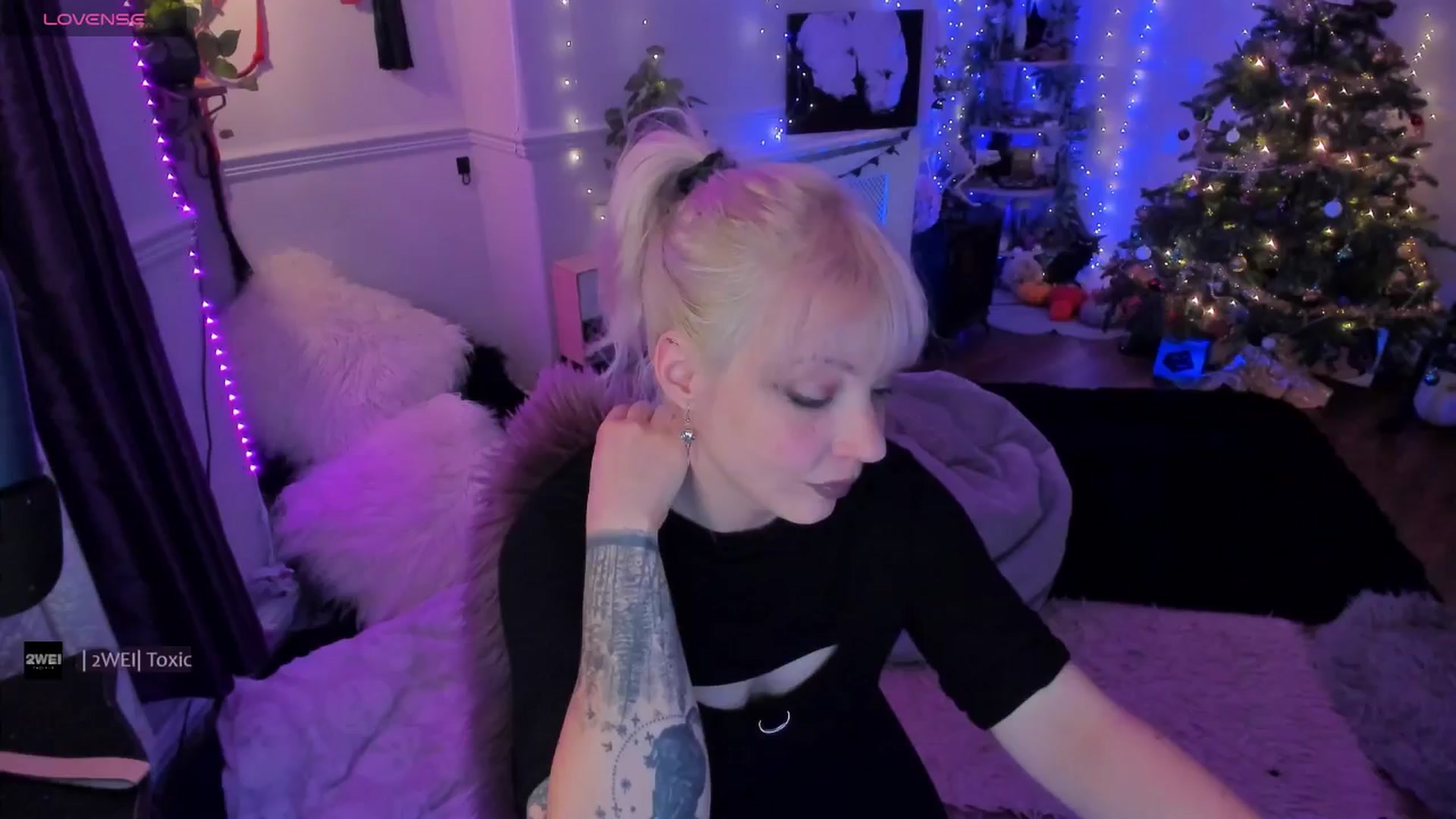 Gallery image thumbnail from LunaWolfie's myfreecams stream on, 01/02/2026, 21:06 image 7 of 20