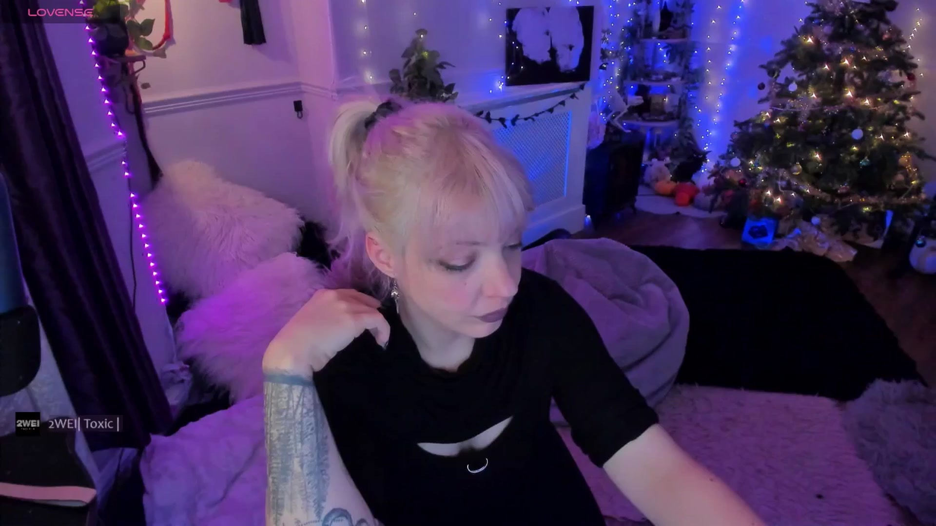Gallery image thumbnail from LunaWolfie's myfreecams stream on, 01/02/2026, 21:06 image 9 of 20