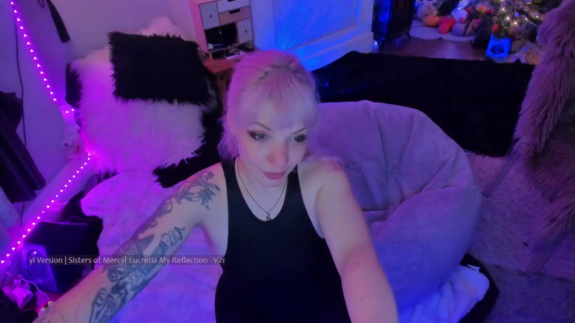 Gallery image thumbnail from LunaWolfie's myfreecams stream on, 01/10/2026, 20:44 image 1 of 20