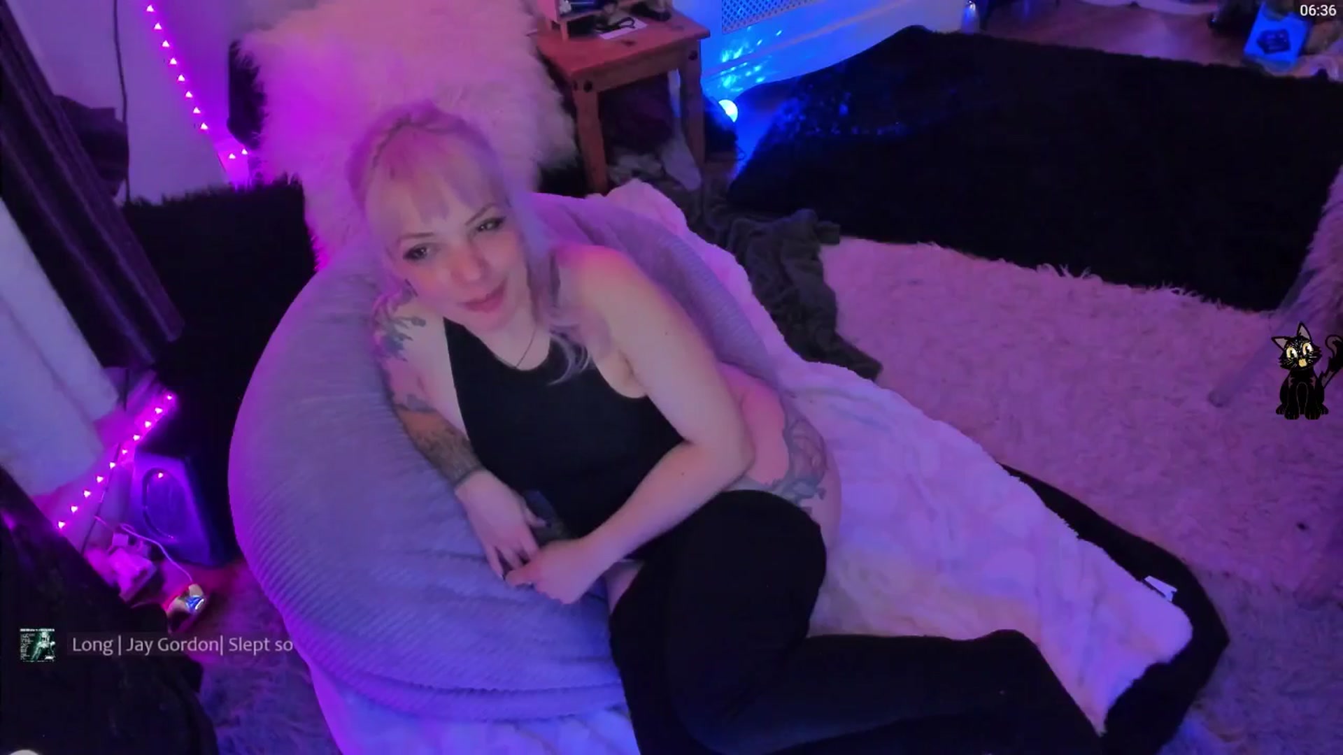Gallery image thumbnail from LunaWolfie's myfreecams stream on, 01/10/2026, 20:44 image 10 of 20