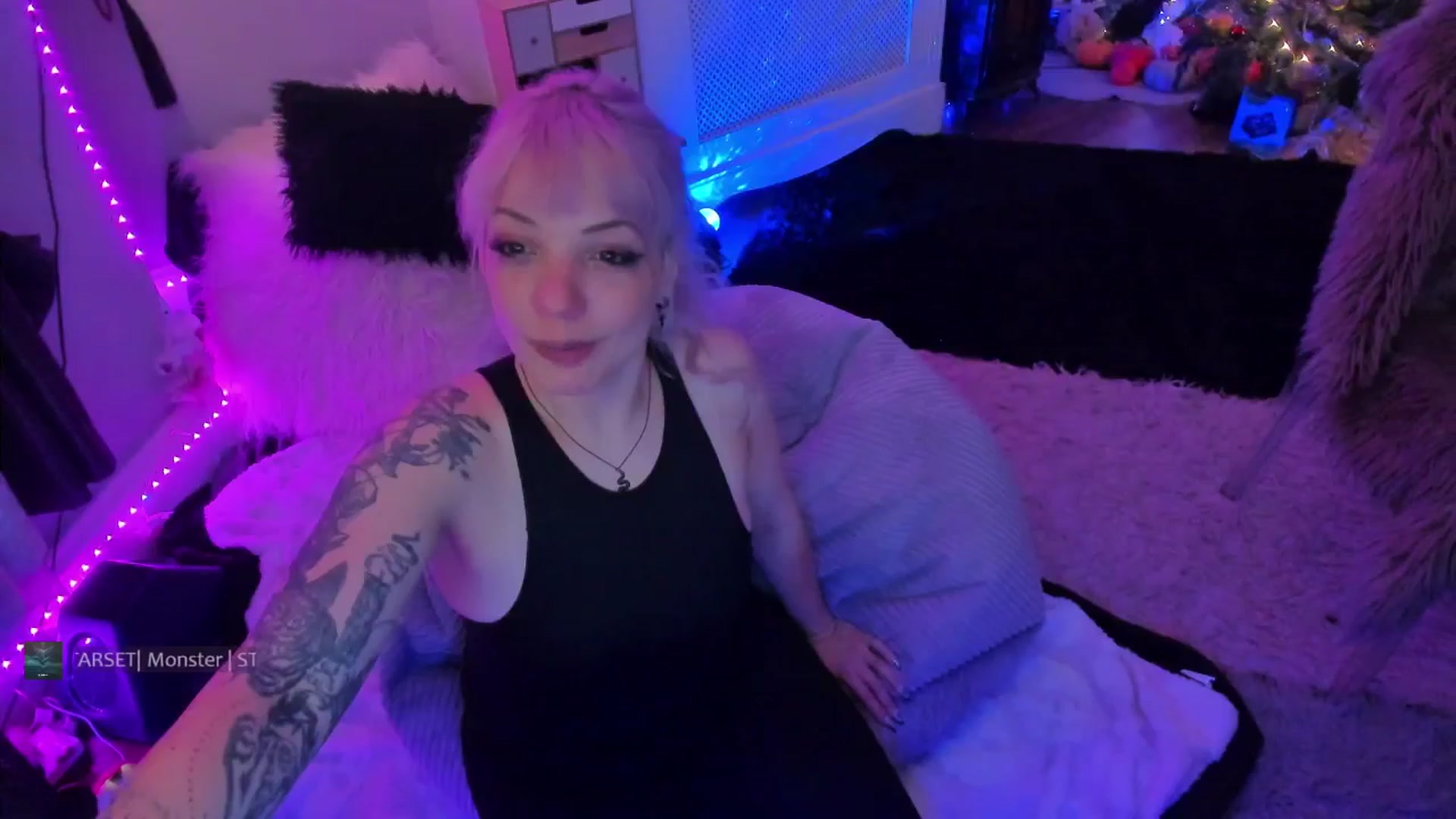 Gallery image thumbnail from LunaWolfie's myfreecams stream on, 01/10/2026, 20:44 image 2 of 20