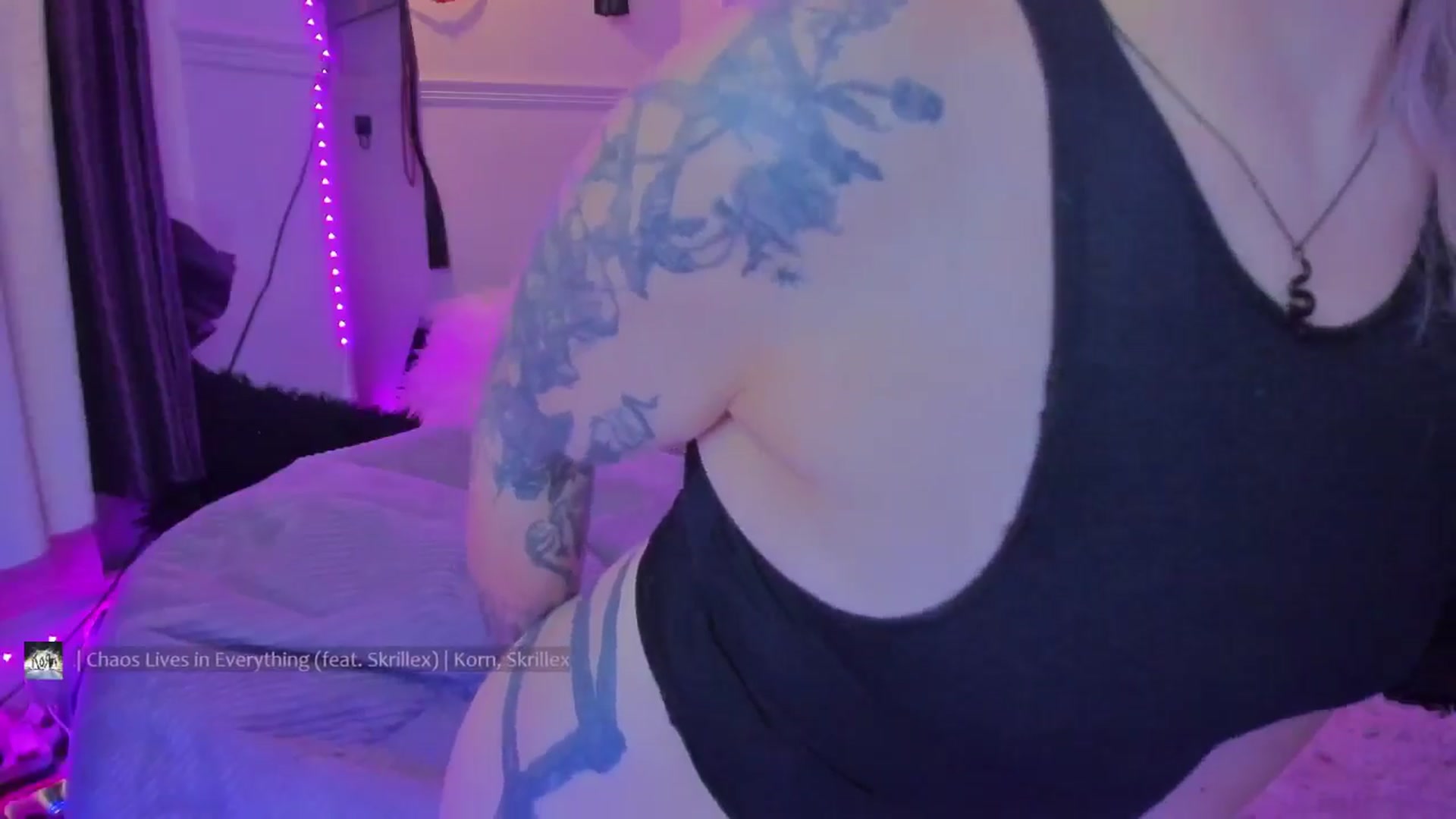Gallery image thumbnail from LunaWolfie's myfreecams stream on, 01/10/2026, 20:44 image 6 of 20