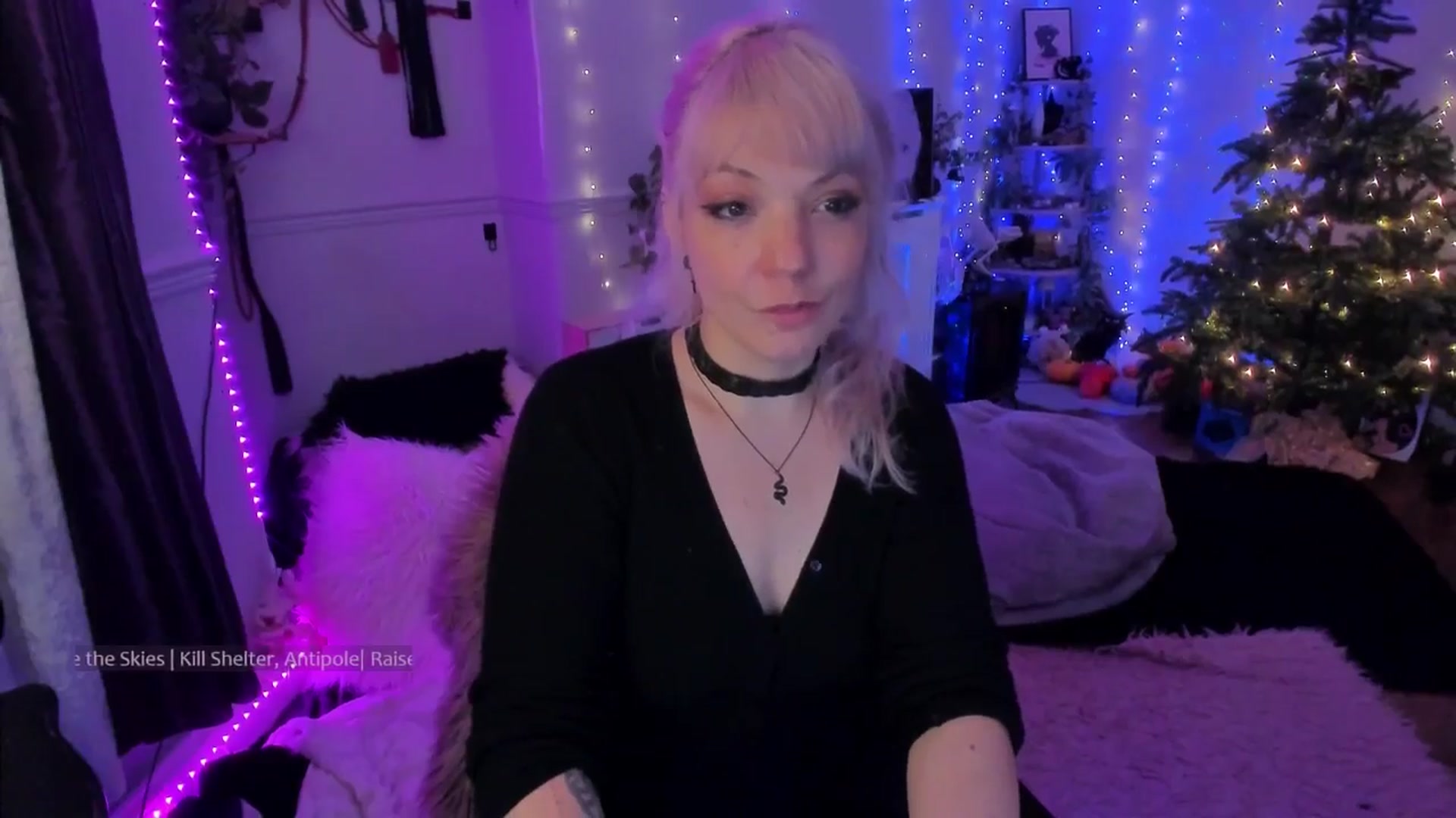 Gallery image thumbnail from LunaWolfie's myfreecams stream on, 01/13/2026, 22:34 image 6 of 20