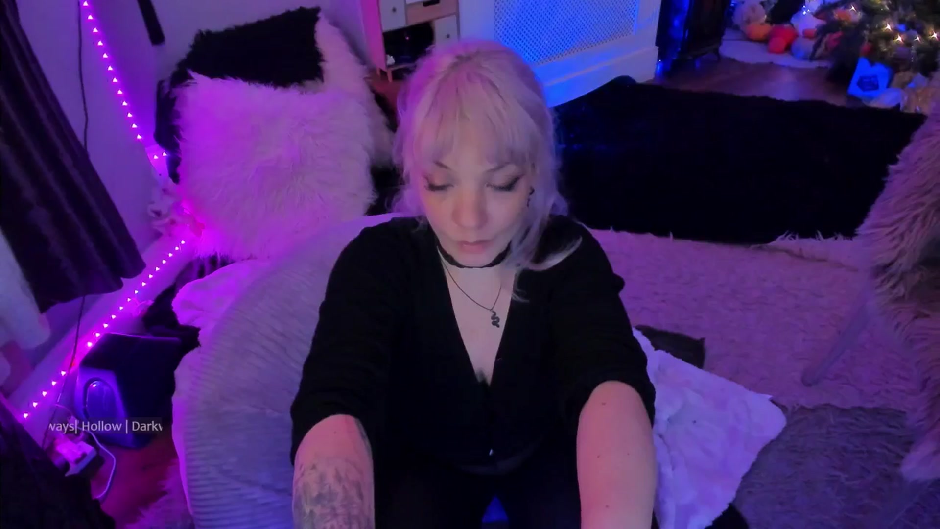 Gallery image thumbnail from LunaWolfie's myfreecams stream on, 01/13/2026, 22:34 image 14 of 20