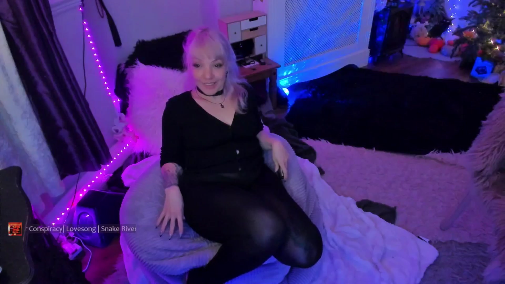 Gallery image thumbnail from LunaWolfie's myfreecams stream on, 01/13/2026, 22:34 image 9 of 20