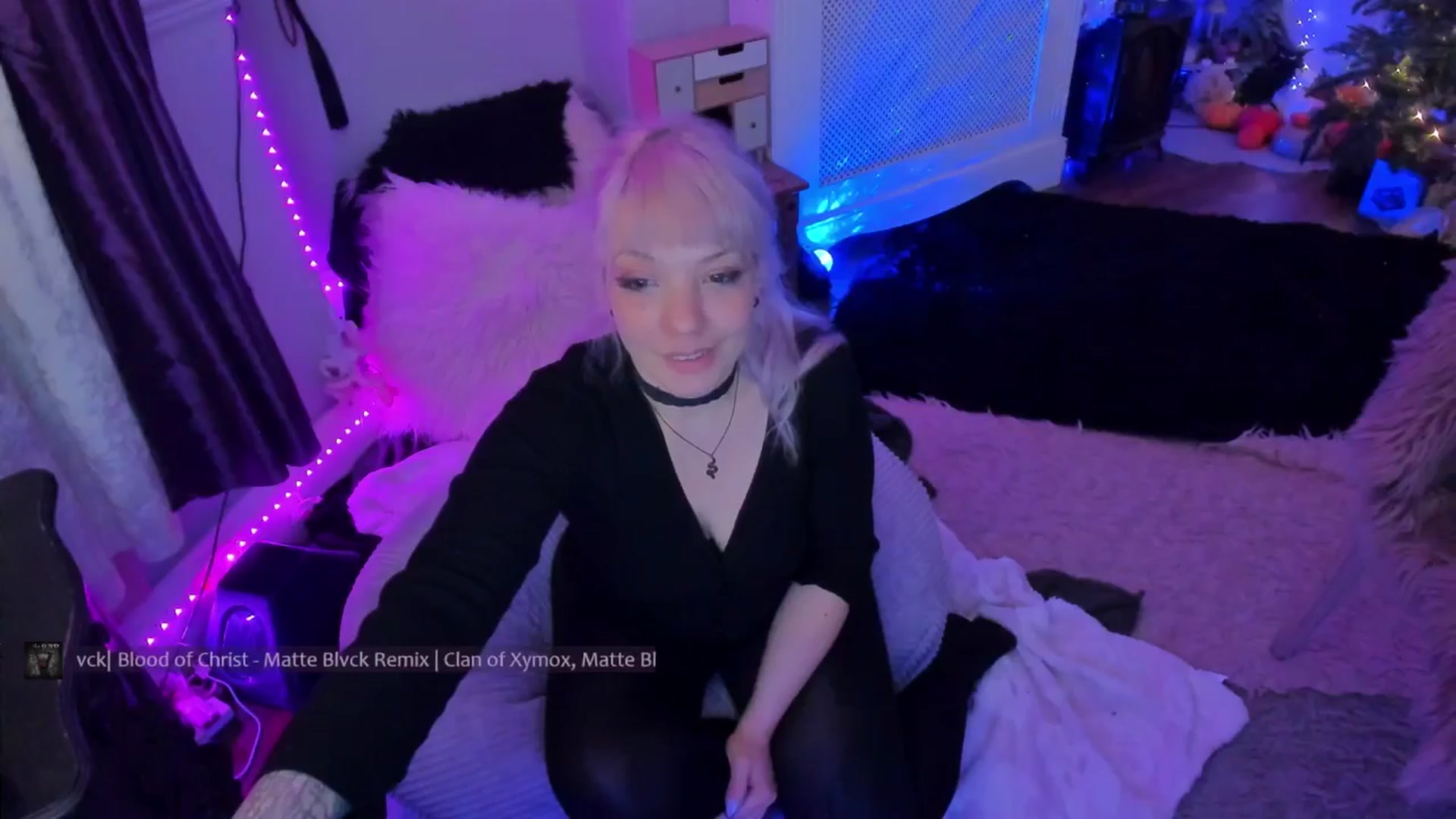 Gallery image thumbnail from LunaWolfie's myfreecams stream on, 01/13/2026, 22:34 image 12 of 20