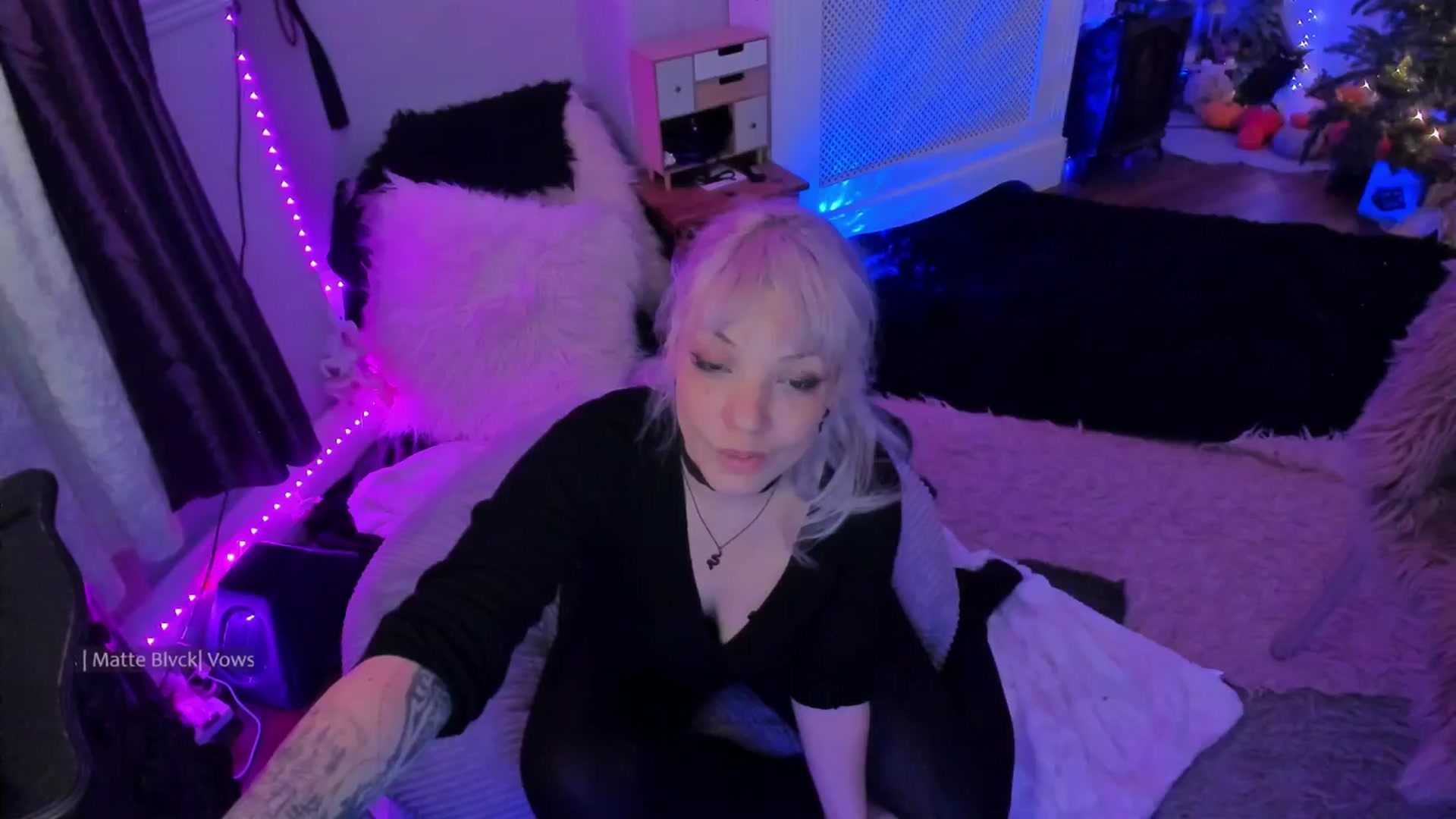 Gallery image thumbnail from LunaWolfie's myfreecams stream on, 01/13/2026, 22:34 image 13 of 20