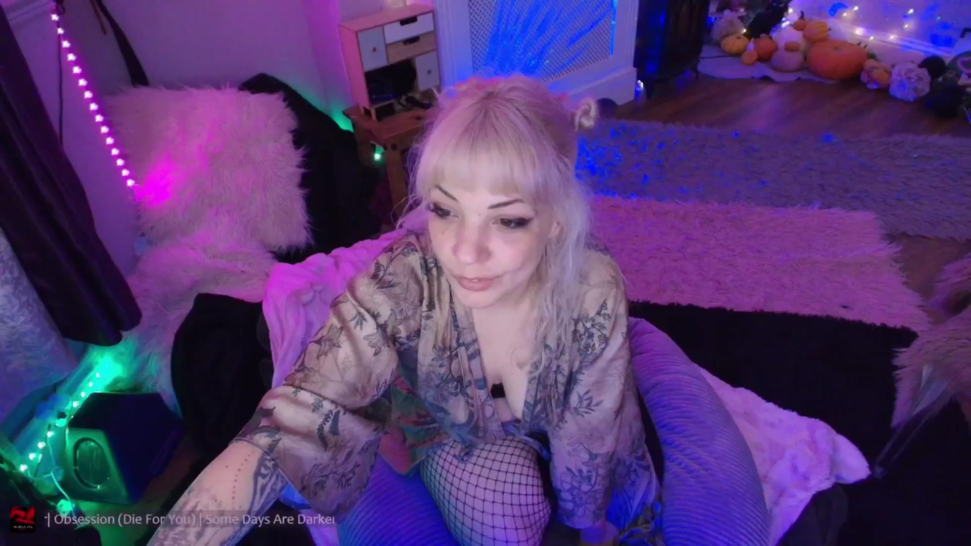 Gallery image thumbnail from LunaWolfie's myfreecams stream on, 02/13/2026, 21:09 image 15 of 20