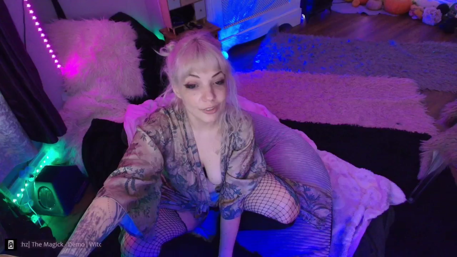 Gallery image thumbnail from LunaWolfie's myfreecams stream on, 02/13/2026, 21:09 image 13 of 20