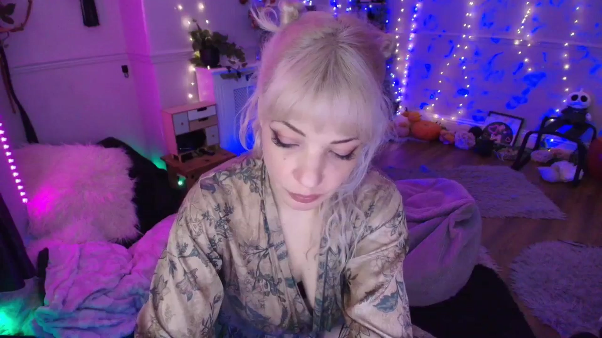 Gallery image thumbnail from LunaWolfie's myfreecams stream on, 02/13/2026, 21:09 image 3 of 20