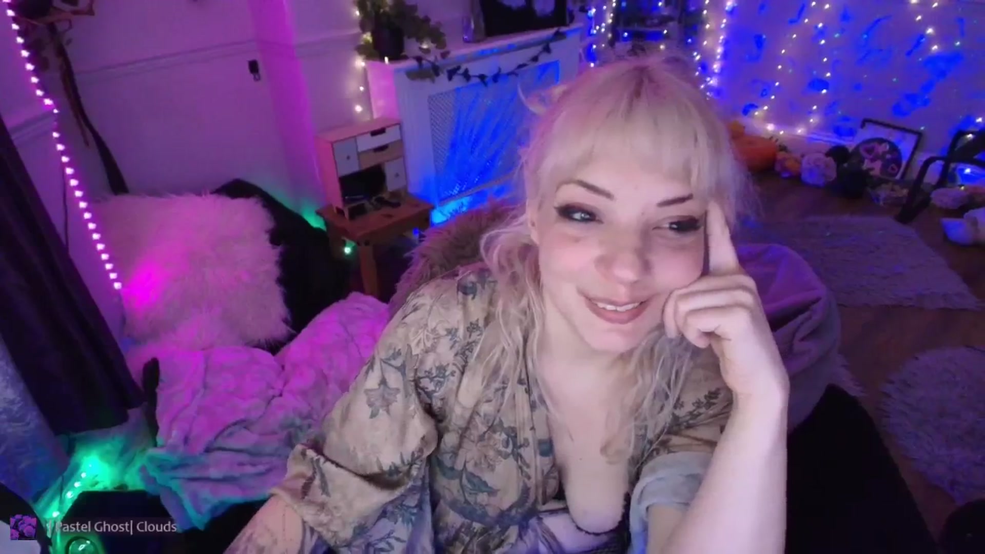 Gallery image thumbnail from LunaWolfie's myfreecams stream on, 02/13/2026, 21:09 image 8 of 20