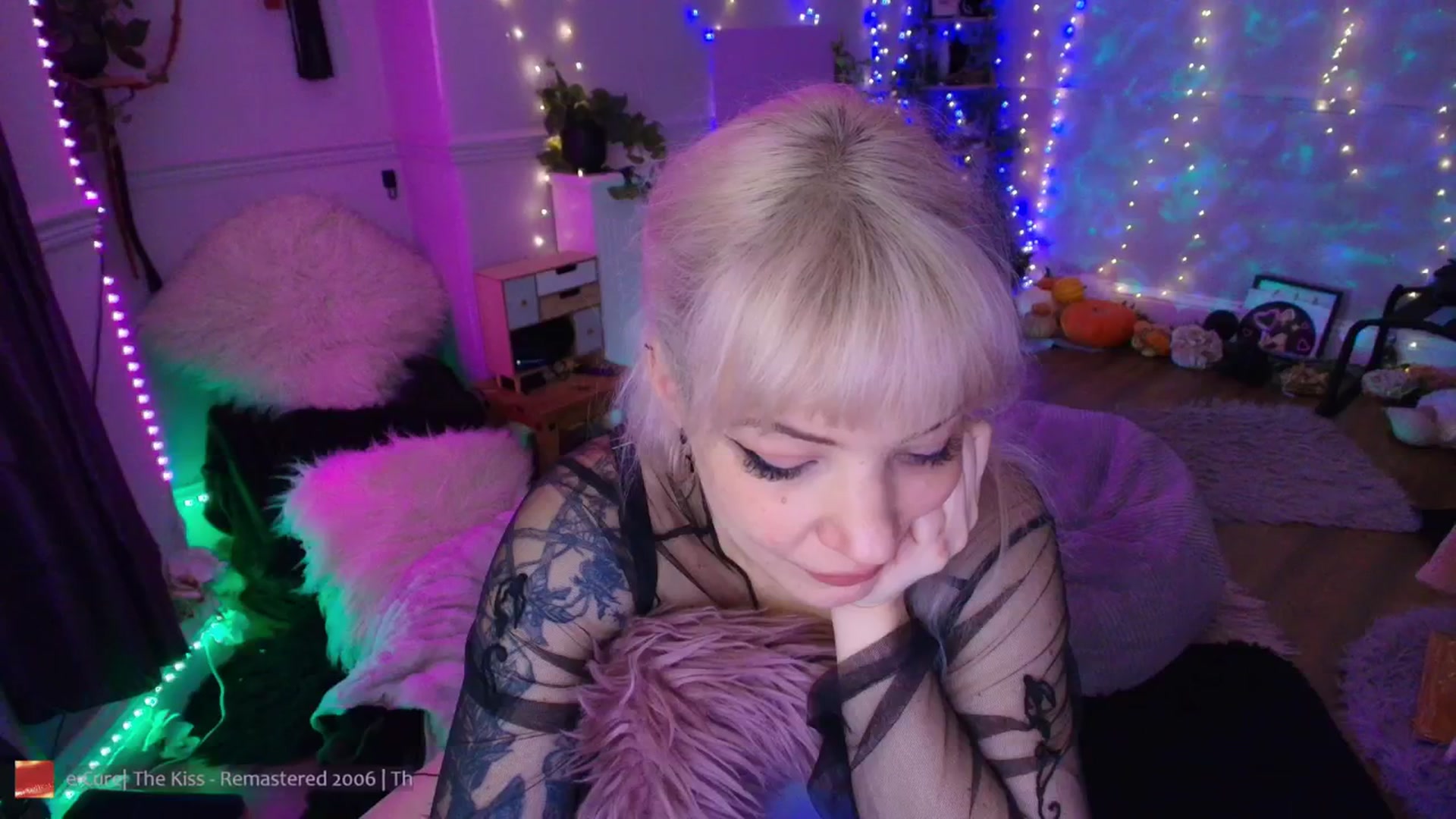 Gallery image thumbnail from LunaWolfie's myfreecams stream on, 02/16/2026, 20:58 image 10 of 20