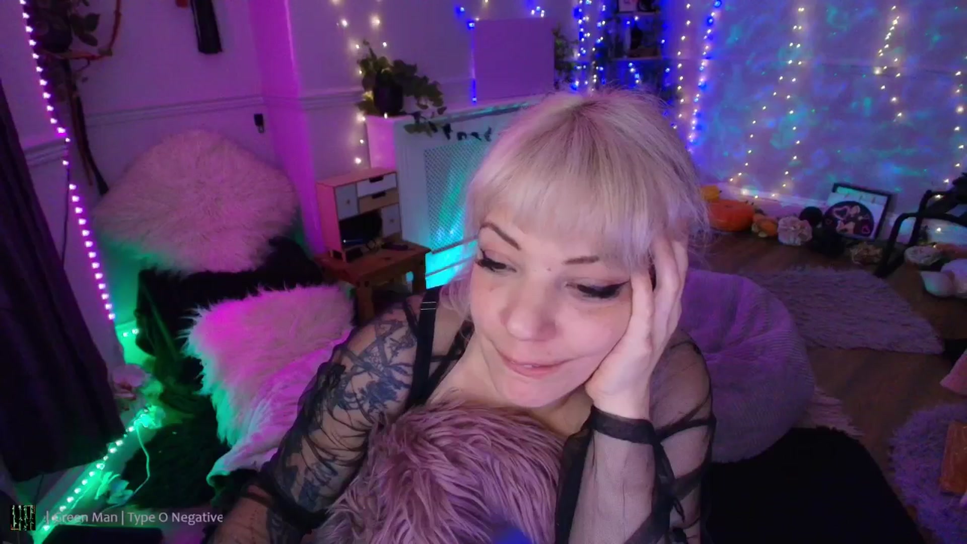 Gallery image thumbnail from LunaWolfie's myfreecams stream on, 02/16/2026, 20:58 image 17 of 20