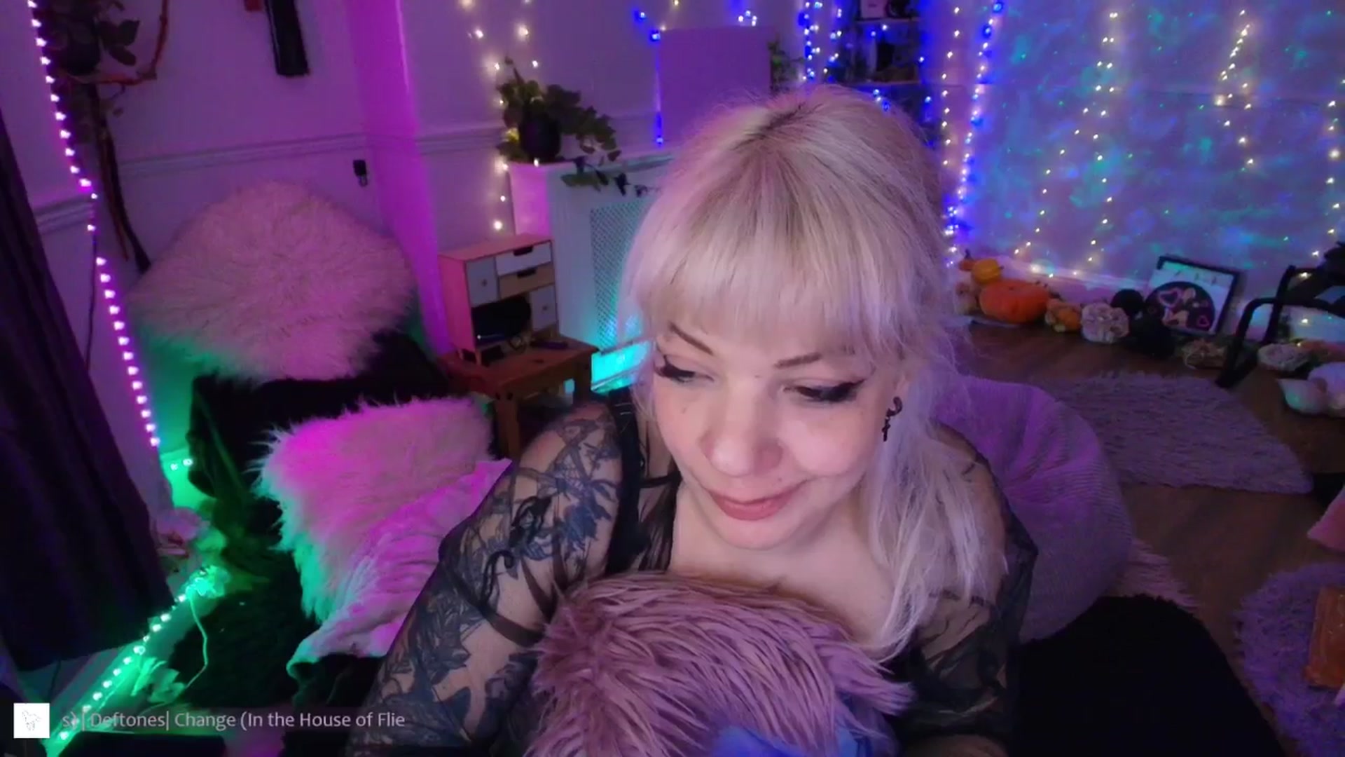Gallery image thumbnail from LunaWolfie's myfreecams stream on, 02/16/2026, 20:58 image 16 of 20