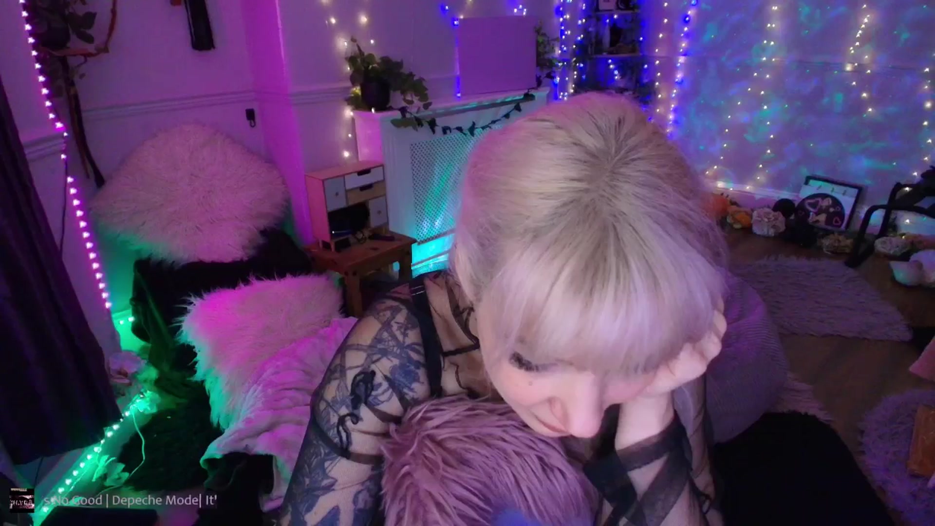 Gallery image thumbnail from LunaWolfie's myfreecams stream on, 02/16/2026, 20:58 image 12 of 20