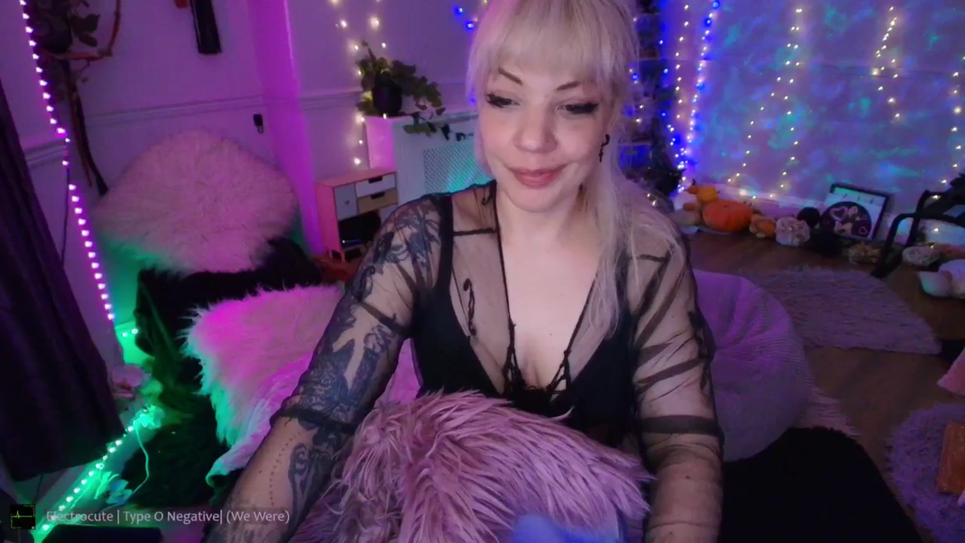 Gallery image thumbnail from LunaWolfie's myfreecams stream on, 02/16/2026, 20:58 image 13 of 20