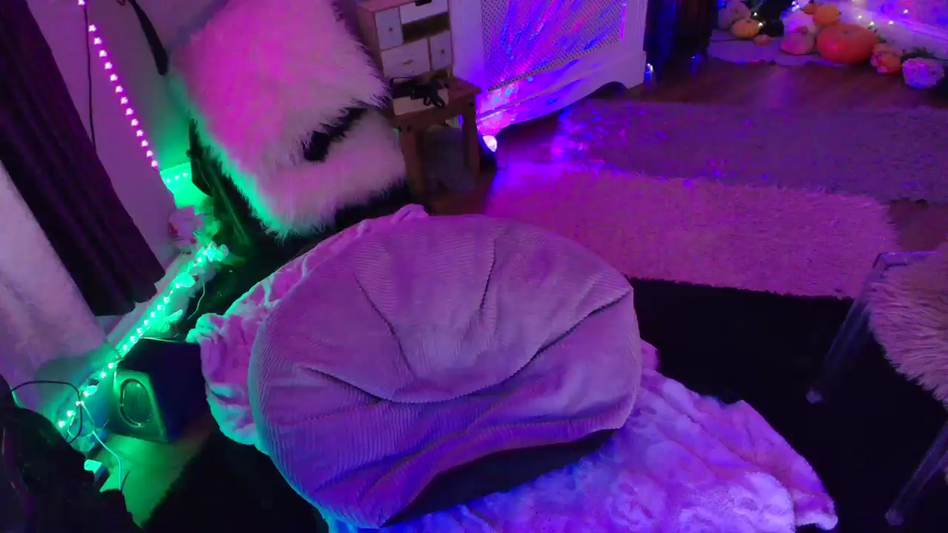 Gallery image thumbnail from LunaWolfie's myfreecams stream on, 03/05/2026, 17:56 image 14 of 20
