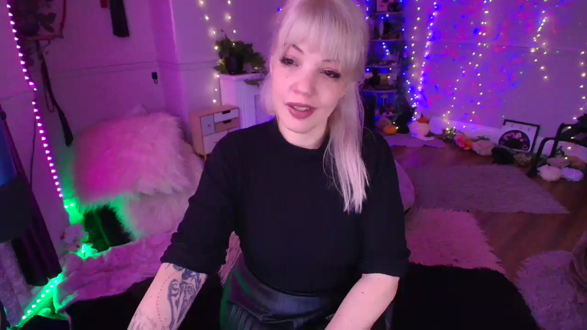 Gallery image thumbnail from LunaWolfie's myfreecams stream on, 03/16/2026, 17:44 image 19 of 20