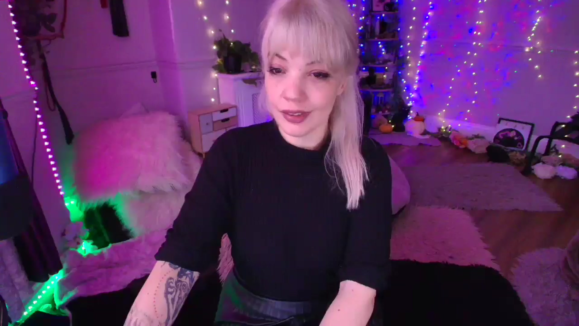 Gallery image thumbnail from LunaWolfie's myfreecams stream on, 03/16/2026, 17:44 image 20 of 20