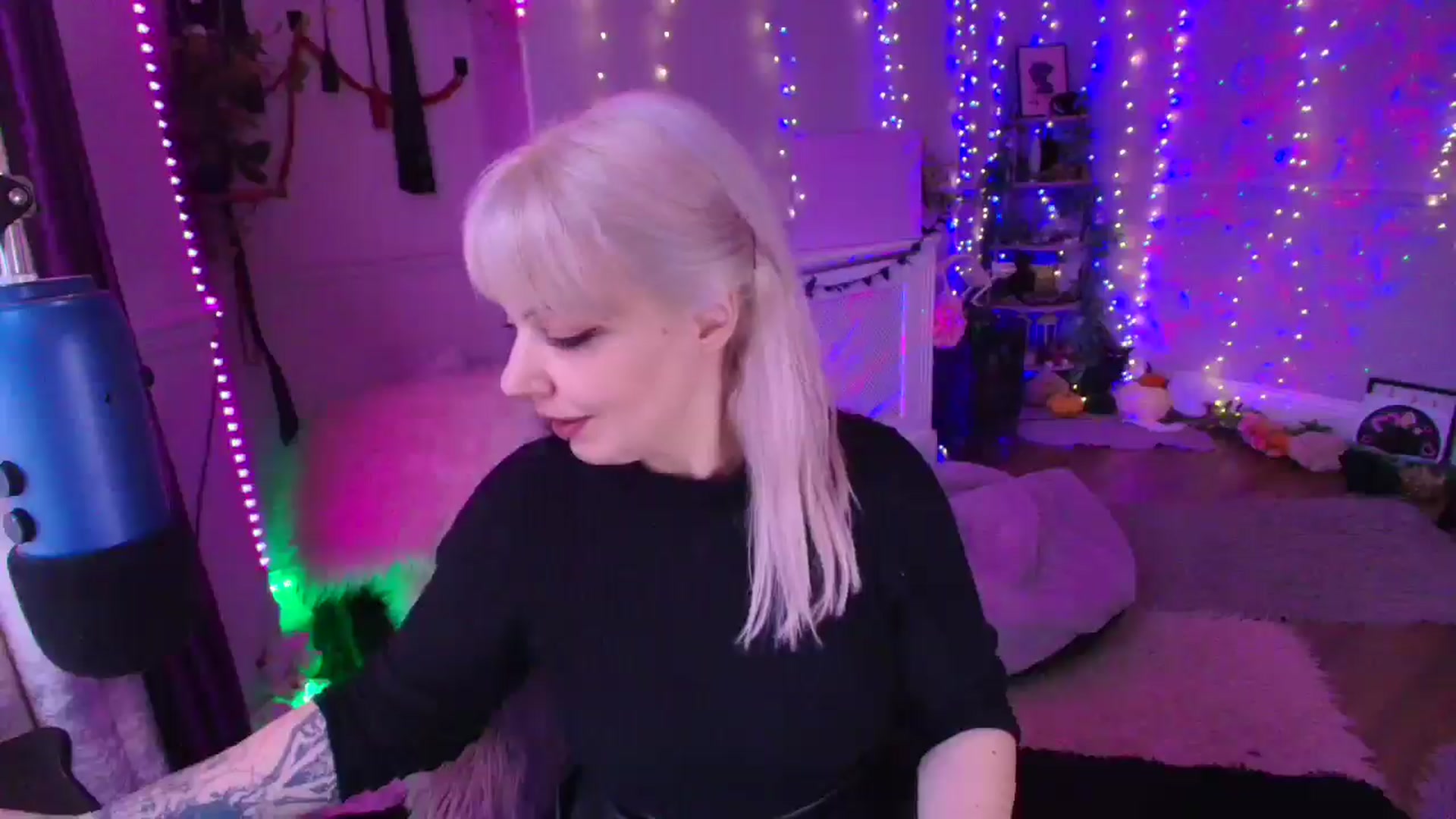 Gallery image thumbnail from LunaWolfie's myfreecams stream on, 03/16/2026, 17:44 image 7 of 20