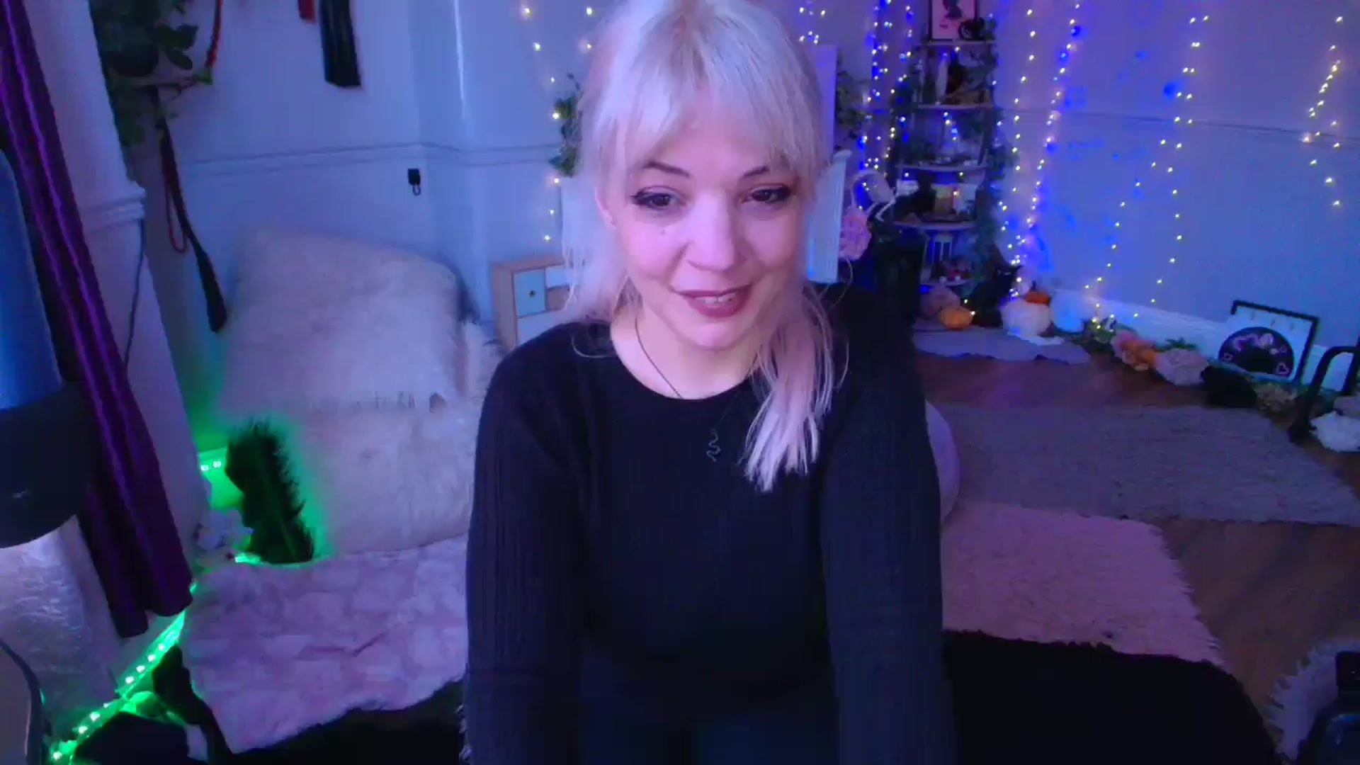 Gallery image thumbnail from LunaWolfie's myfreecams stream on, 03/17/2026, 17:50 image 1 of 20