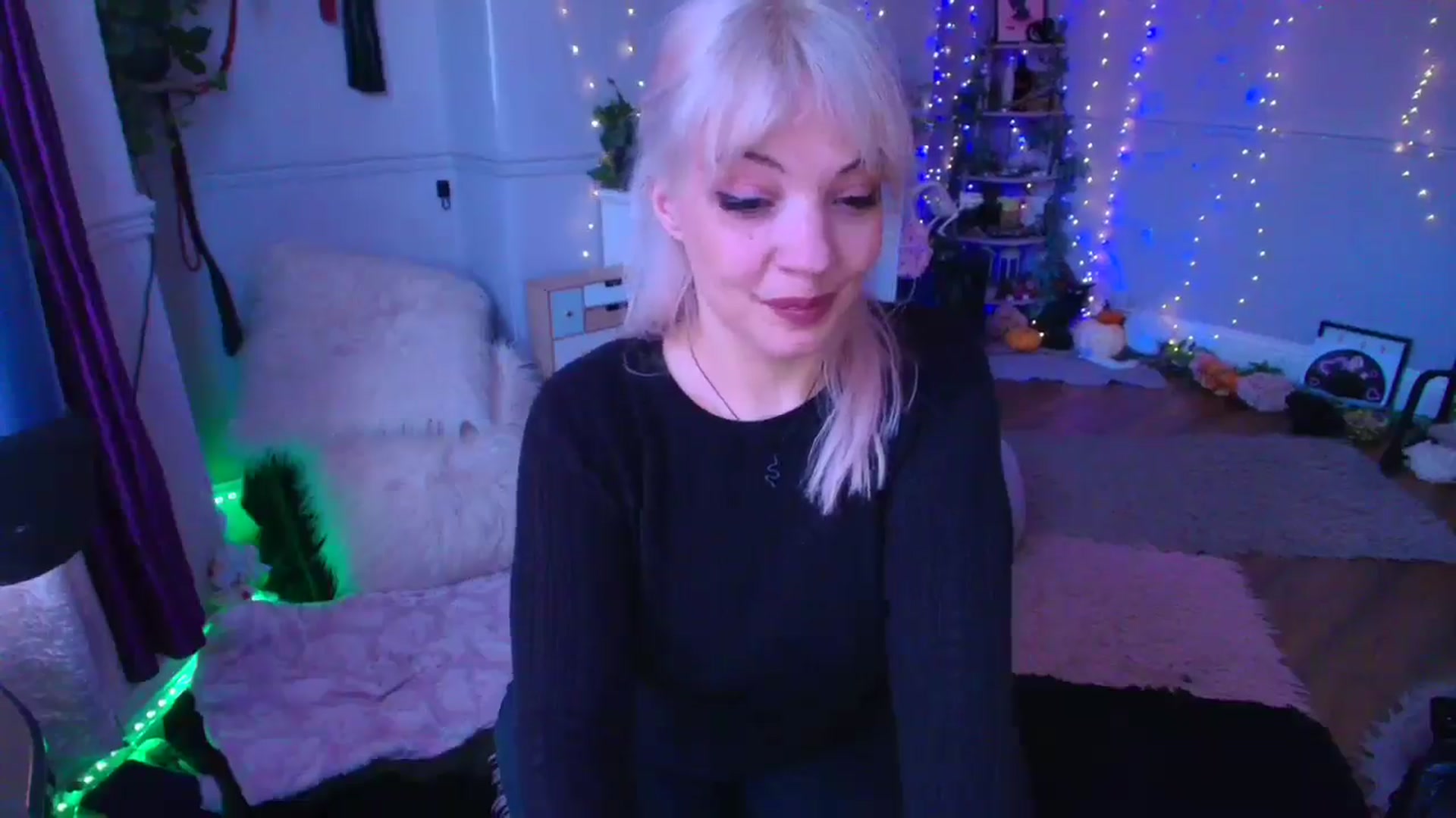 Gallery image thumbnail from LunaWolfie's myfreecams stream on, 03/17/2026, 17:50 image 2 of 20