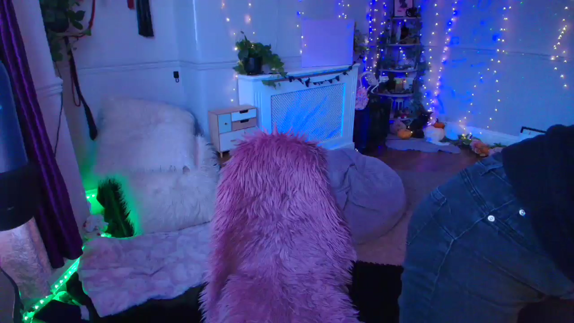 Gallery image thumbnail from LunaWolfie's myfreecams stream on, 03/17/2026, 17:50 image 19 of 20