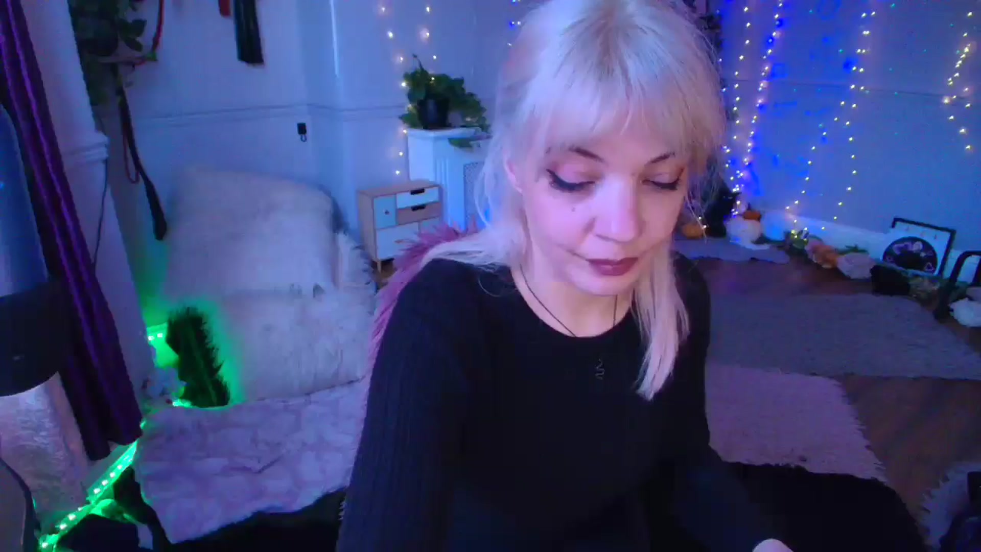 Gallery image thumbnail from LunaWolfie's myfreecams stream on, 03/17/2026, 17:50 image 20 of 20