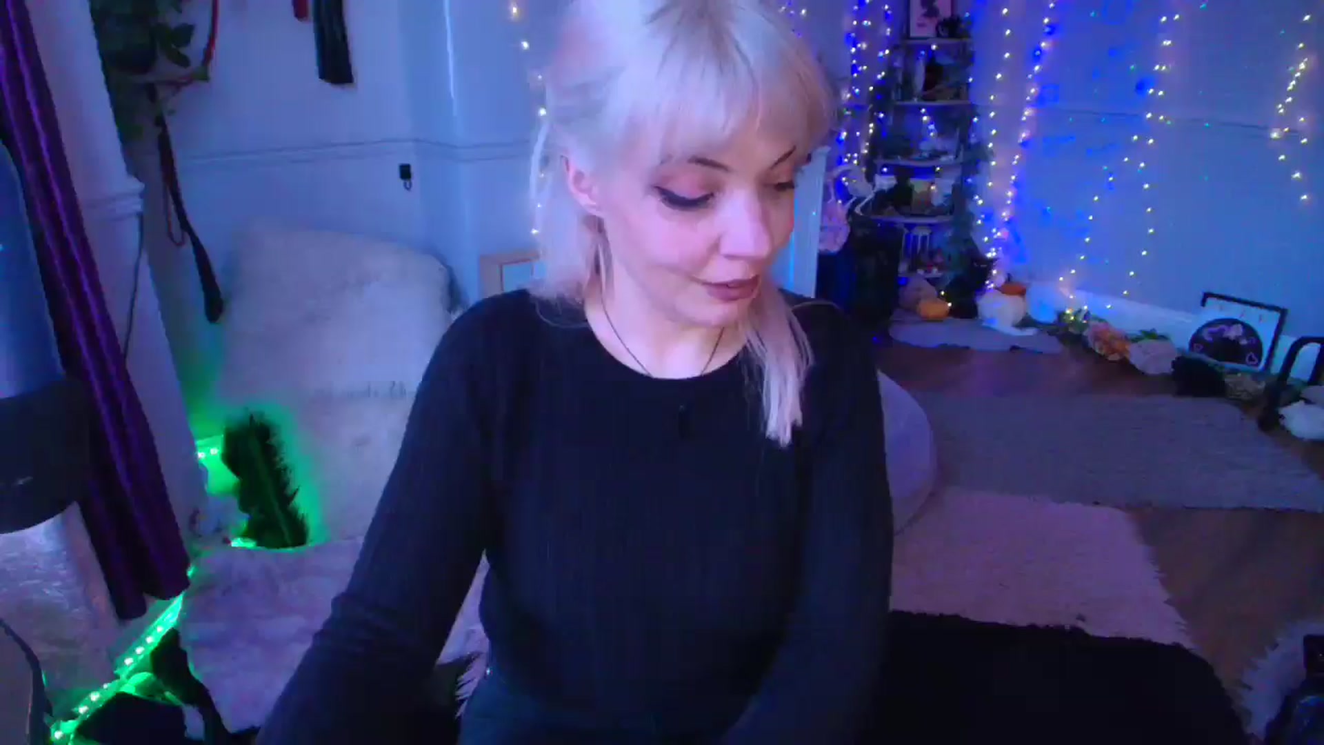 Gallery image thumbnail from LunaWolfie's myfreecams stream on, 03/17/2026, 17:50 image 15 of 20