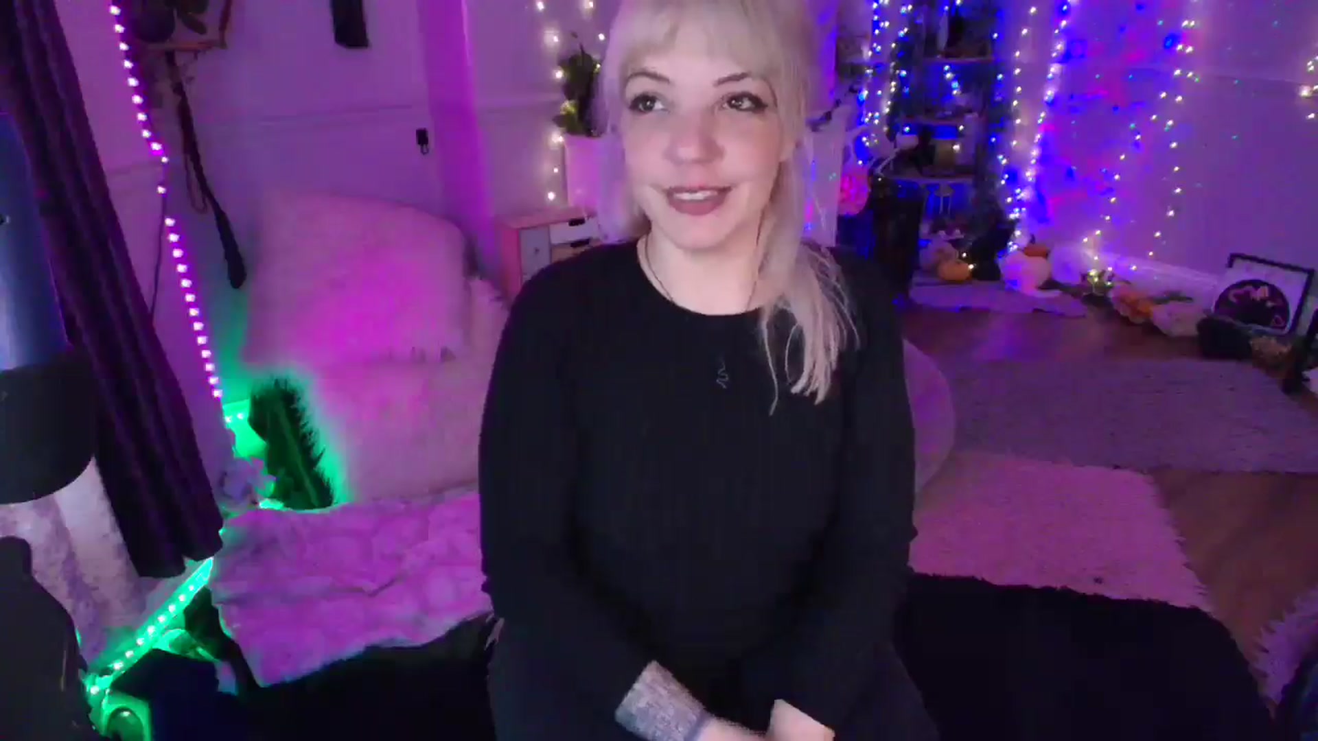 Gallery image thumbnail from LunaWolfie's myfreecams stream on, 03/17/2026, 19:30 image 14 of 20