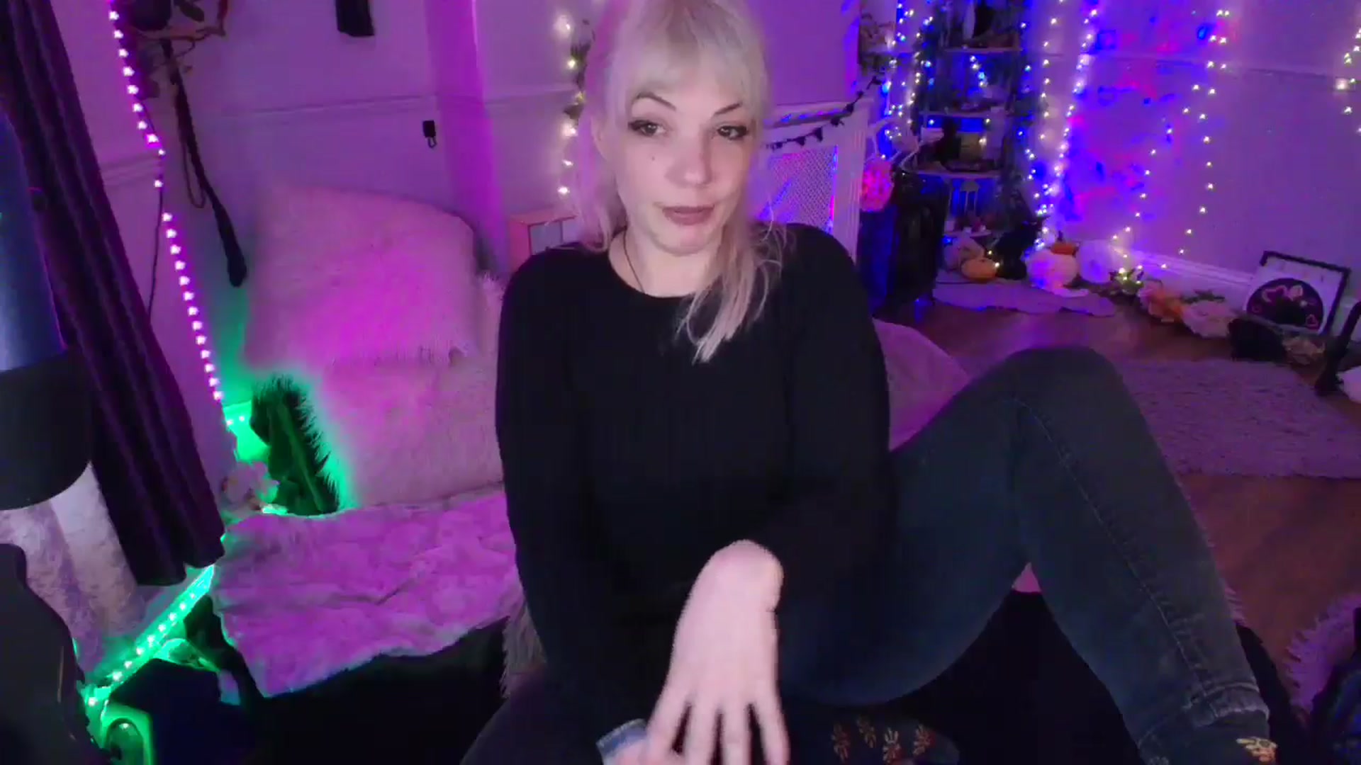 Gallery image thumbnail from LunaWolfie's myfreecams stream on, 03/17/2026, 19:30 image 10 of 20