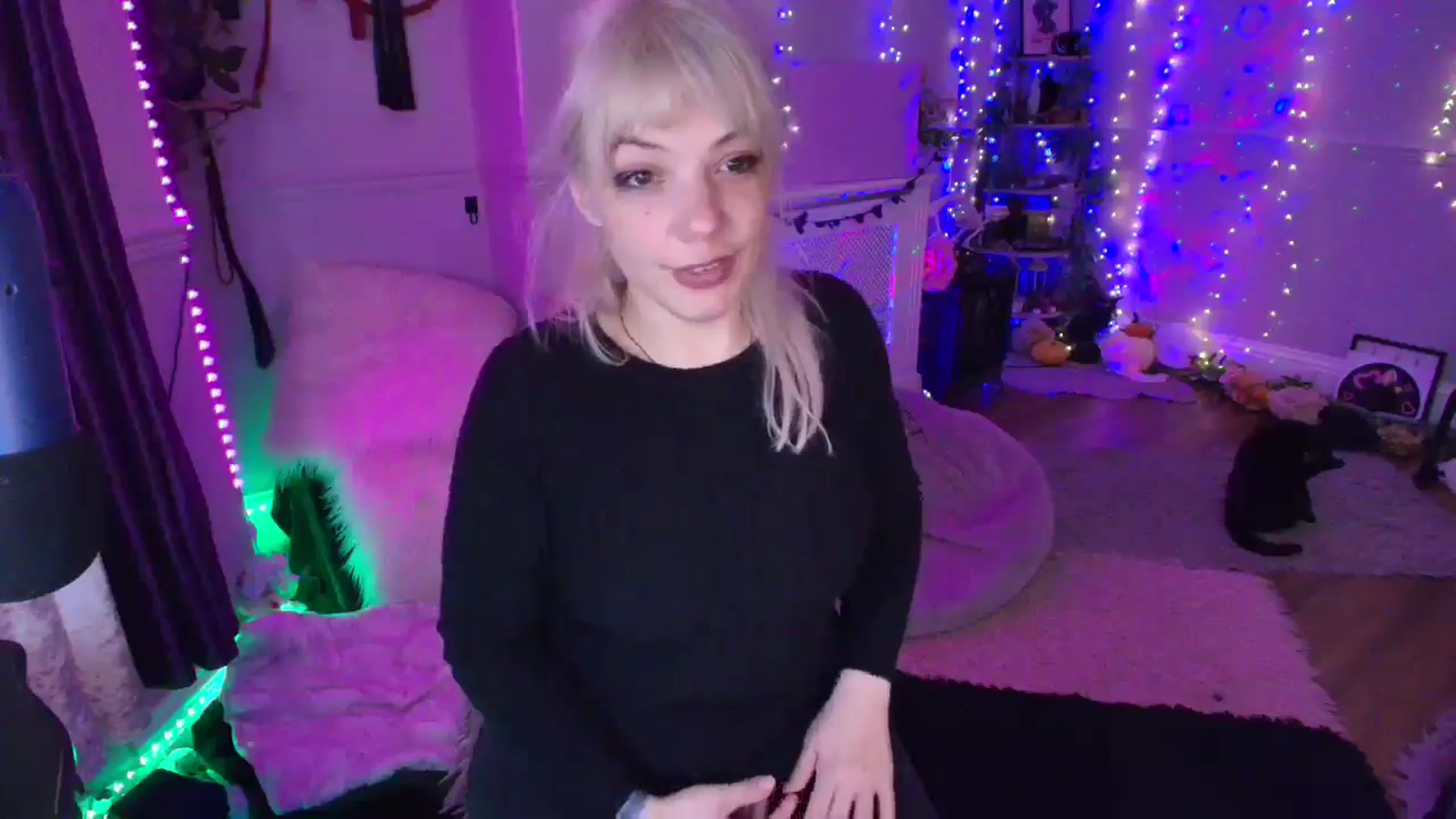 Gallery image thumbnail from LunaWolfie's myfreecams stream on, 03/17/2026, 19:30 image 18 of 20
