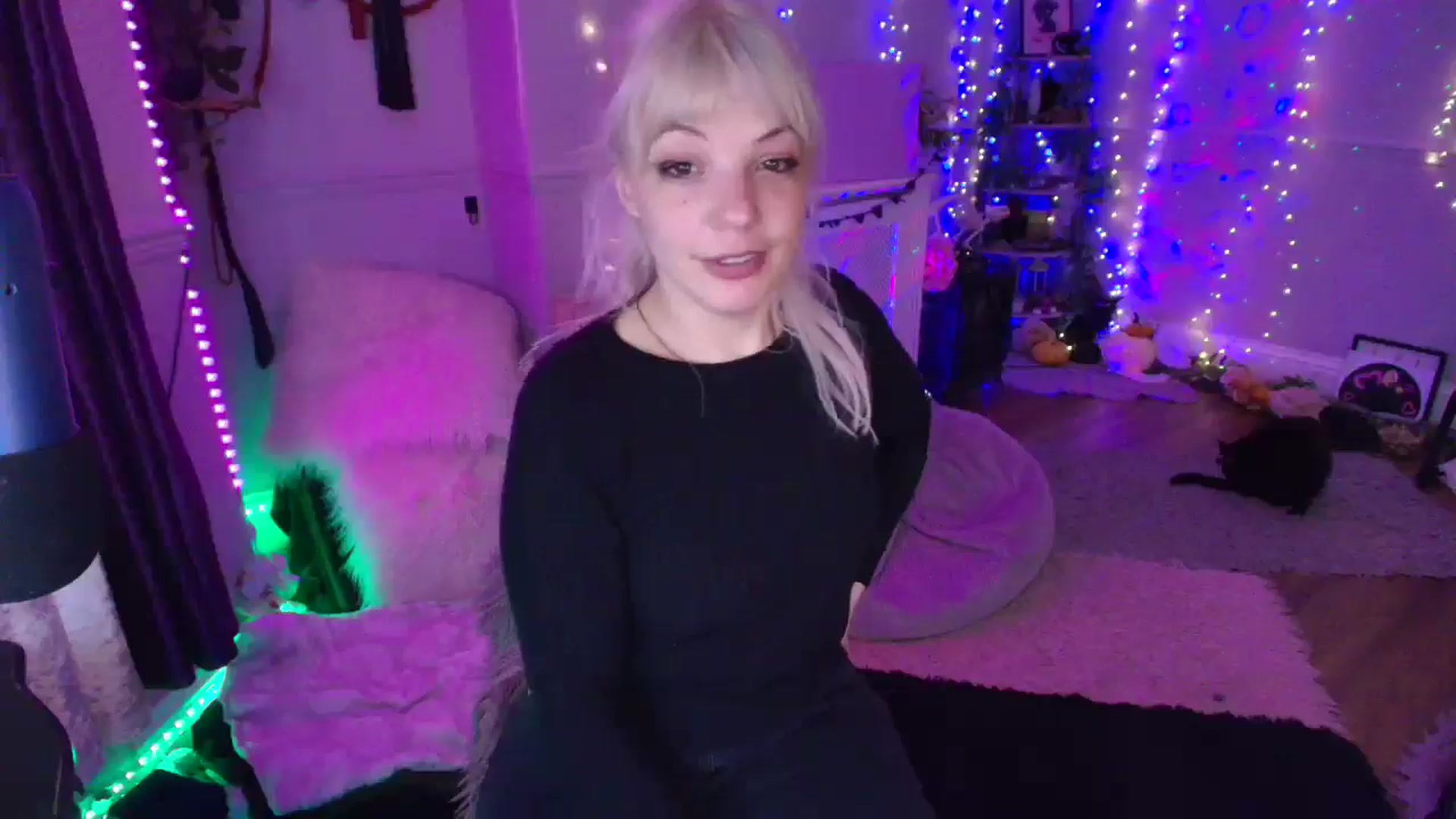 Gallery image thumbnail from LunaWolfie's myfreecams stream on, 03/17/2026, 19:30 image 19 of 20