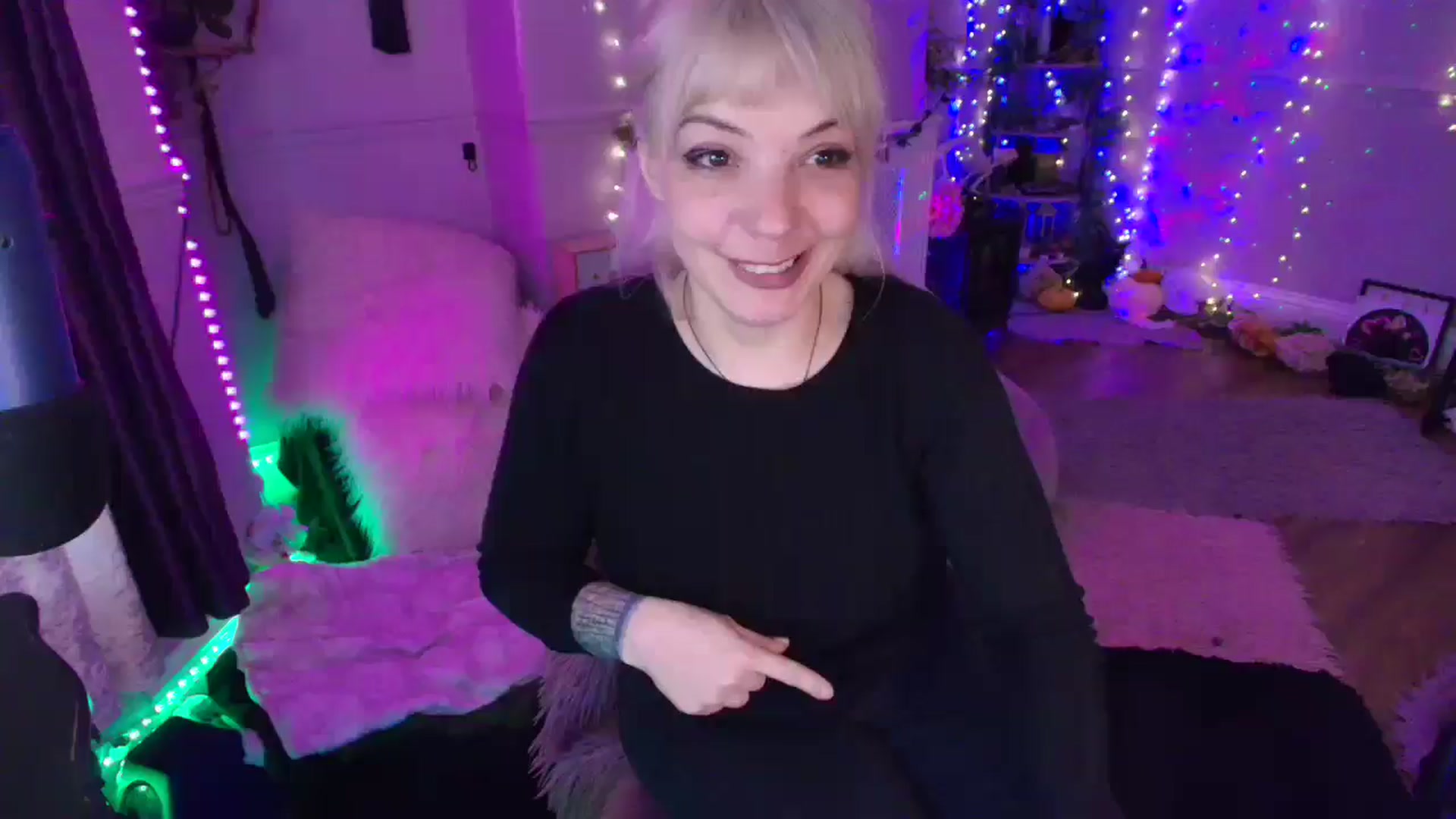 Gallery image thumbnail from LunaWolfie's myfreecams stream on, 03/17/2026, 19:30 image 16 of 20