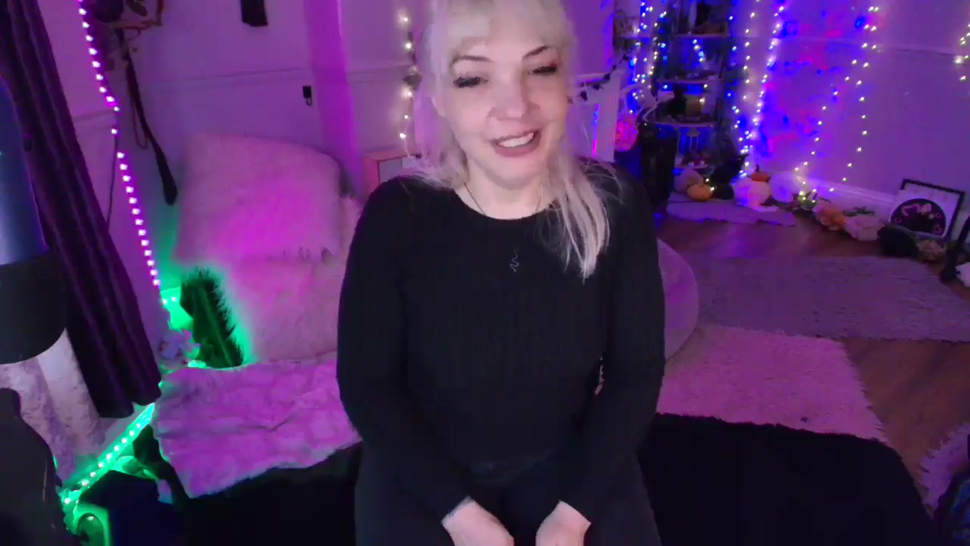 Gallery image thumbnail from LunaWolfie's myfreecams stream on, 03/17/2026, 19:30 image 11 of 20