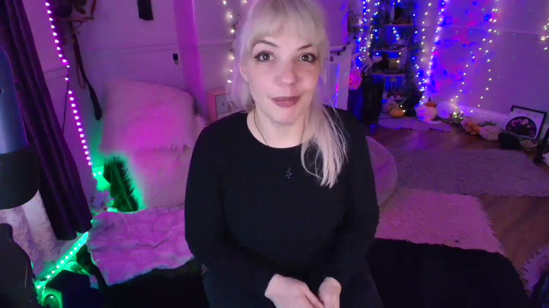 Gallery image thumbnail from LunaWolfie's myfreecams stream on, 03/17/2026, 19:30 image 13 of 20