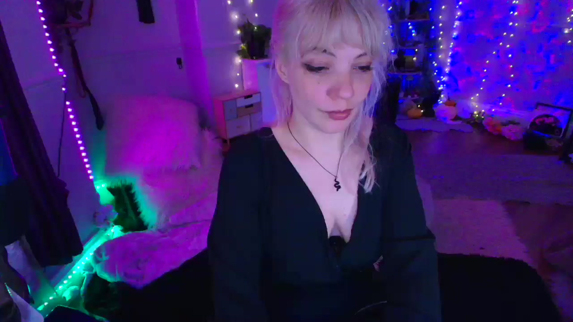 Gallery image thumbnail from LunaWolfie's myfreecams stream on, 03/19/2026, 18:22 image 20 of 20