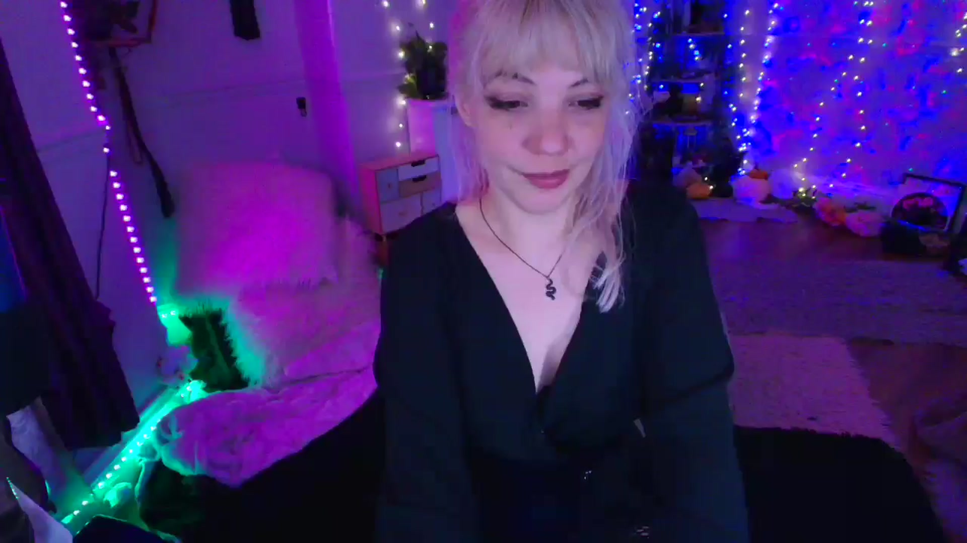 Gallery image thumbnail from LunaWolfie's myfreecams stream on, 03/19/2026, 18:22 image 16 of 20