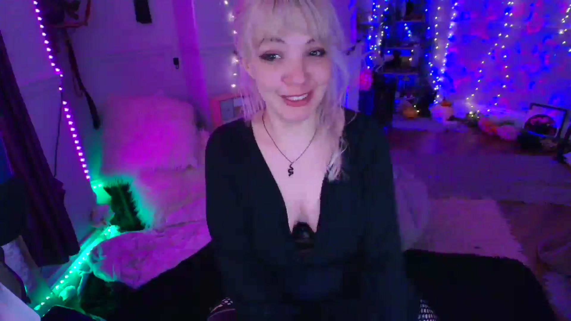 Gallery image thumbnail from LunaWolfie's myfreecams stream on, 03/19/2026, 18:22 image 3 of 20