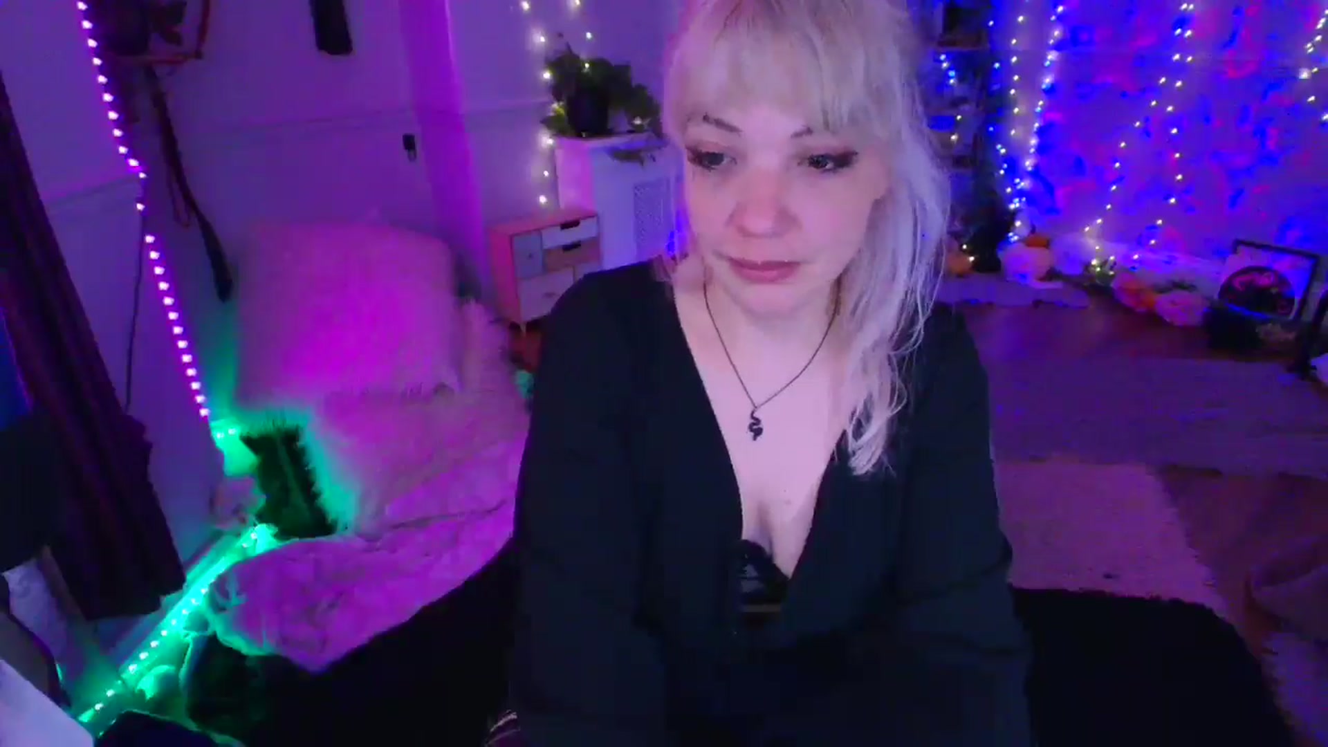 Gallery image thumbnail from LunaWolfie's myfreecams stream on, 03/19/2026, 18:22 image 2 of 20