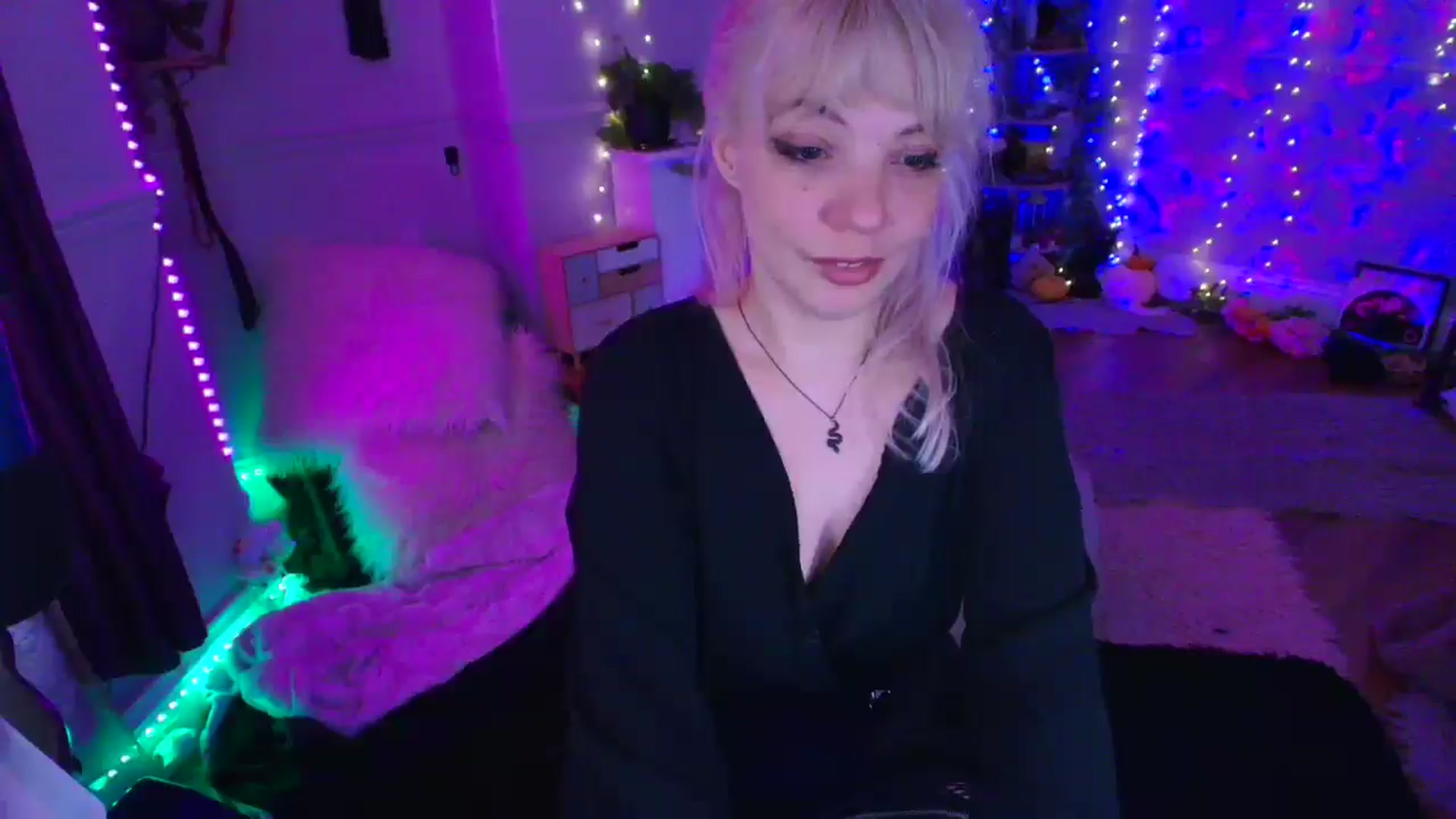 Gallery image thumbnail from LunaWolfie's myfreecams stream on, 03/19/2026, 18:22 image 10 of 20