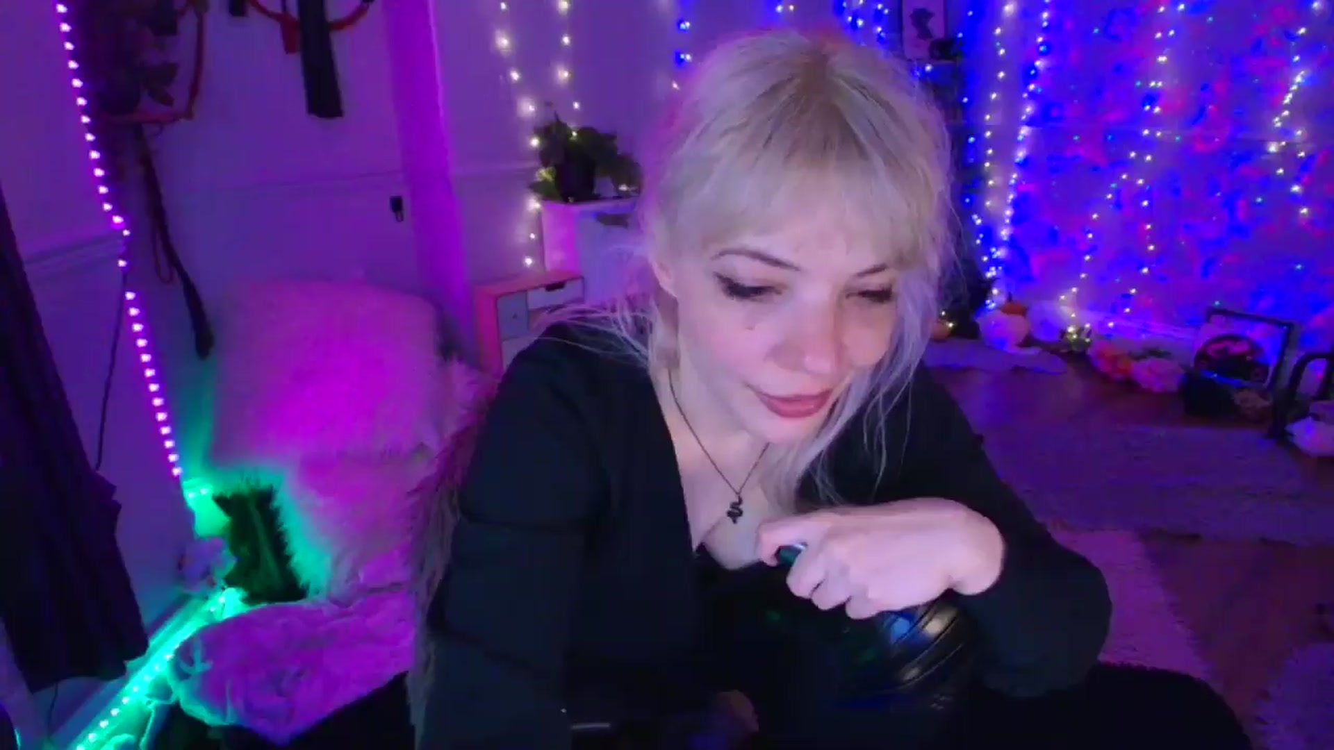 Gallery image thumbnail from LunaWolfie's myfreecams stream on, 03/19/2026, 20:42 image 10 of 20