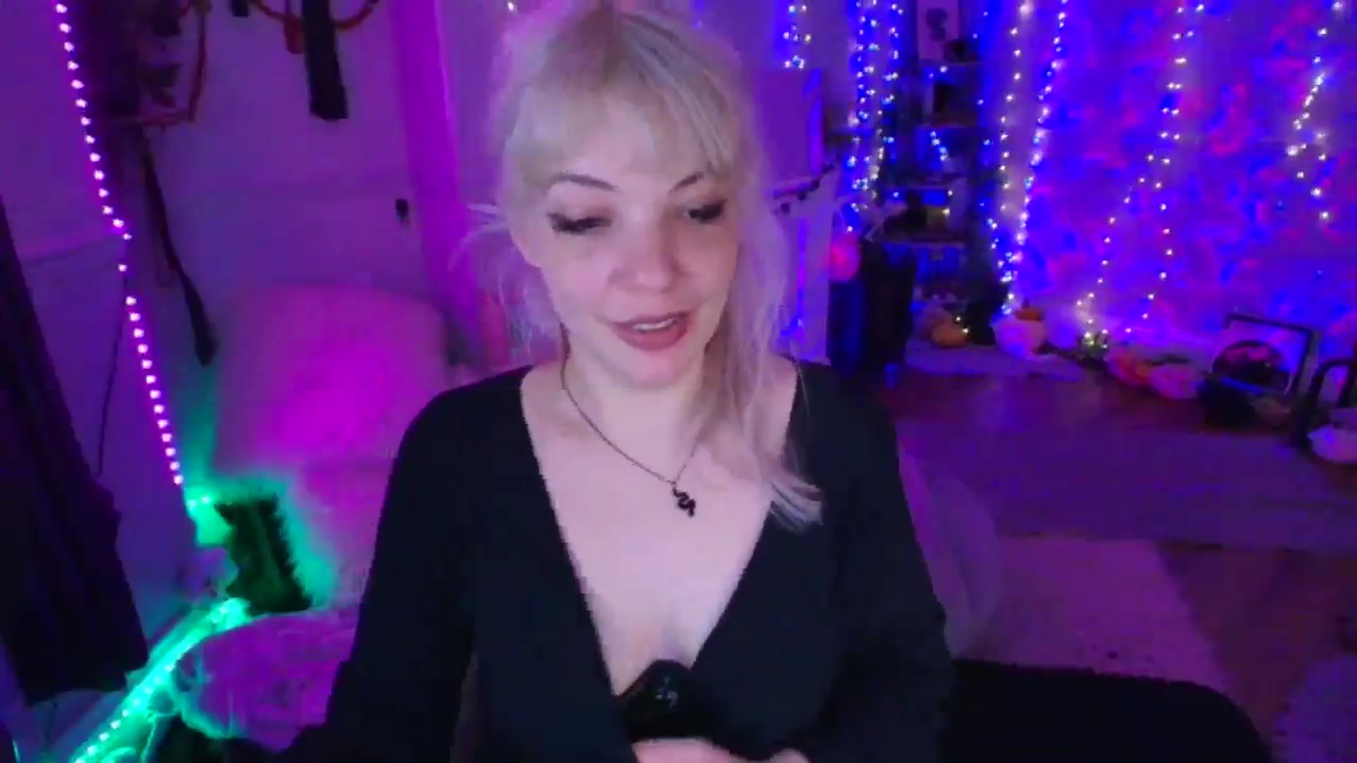 Gallery image thumbnail from LunaWolfie's myfreecams stream on, 03/19/2026, 20:42 image 7 of 20