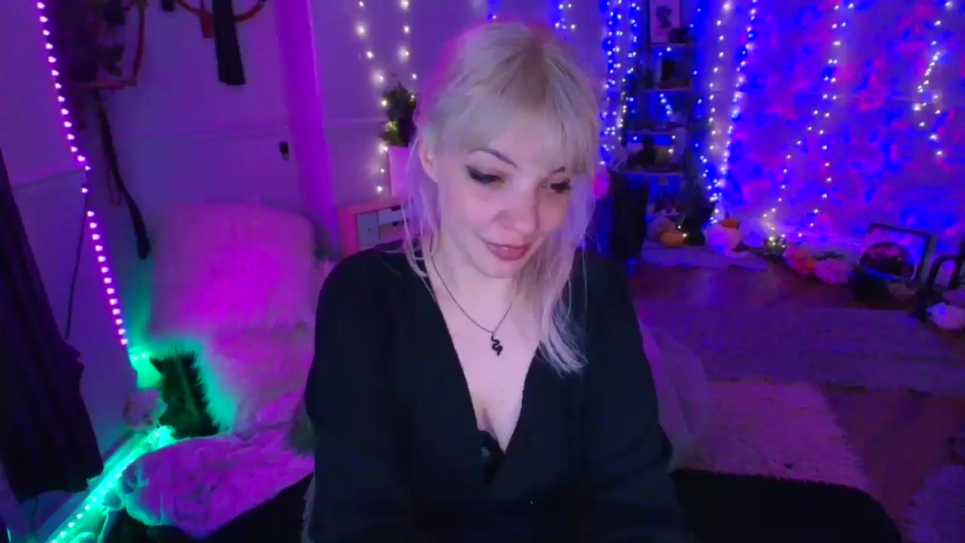 Gallery image thumbnail from LunaWolfie's myfreecams stream on, 03/19/2026, 20:42 image 2 of 20
