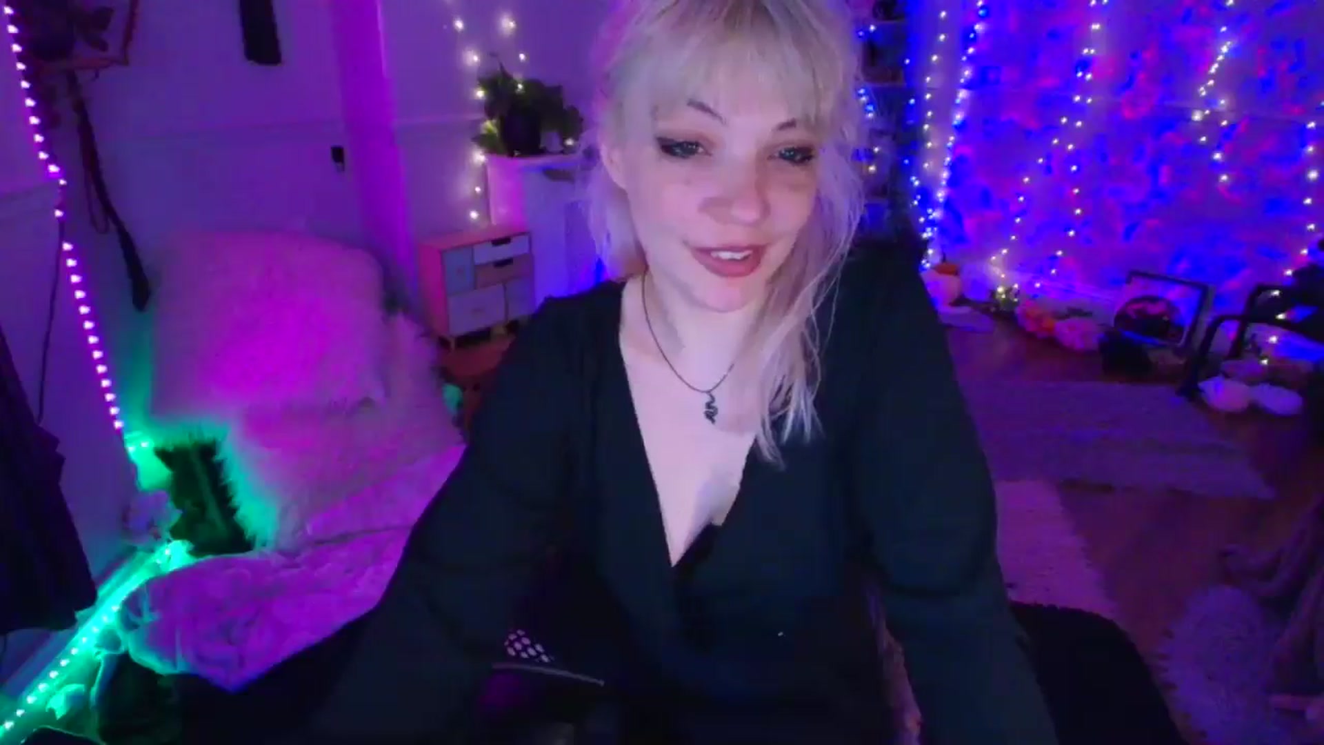 Gallery image thumbnail from LunaWolfie's myfreecams stream on, 03/19/2026, 20:42 image 17 of 20