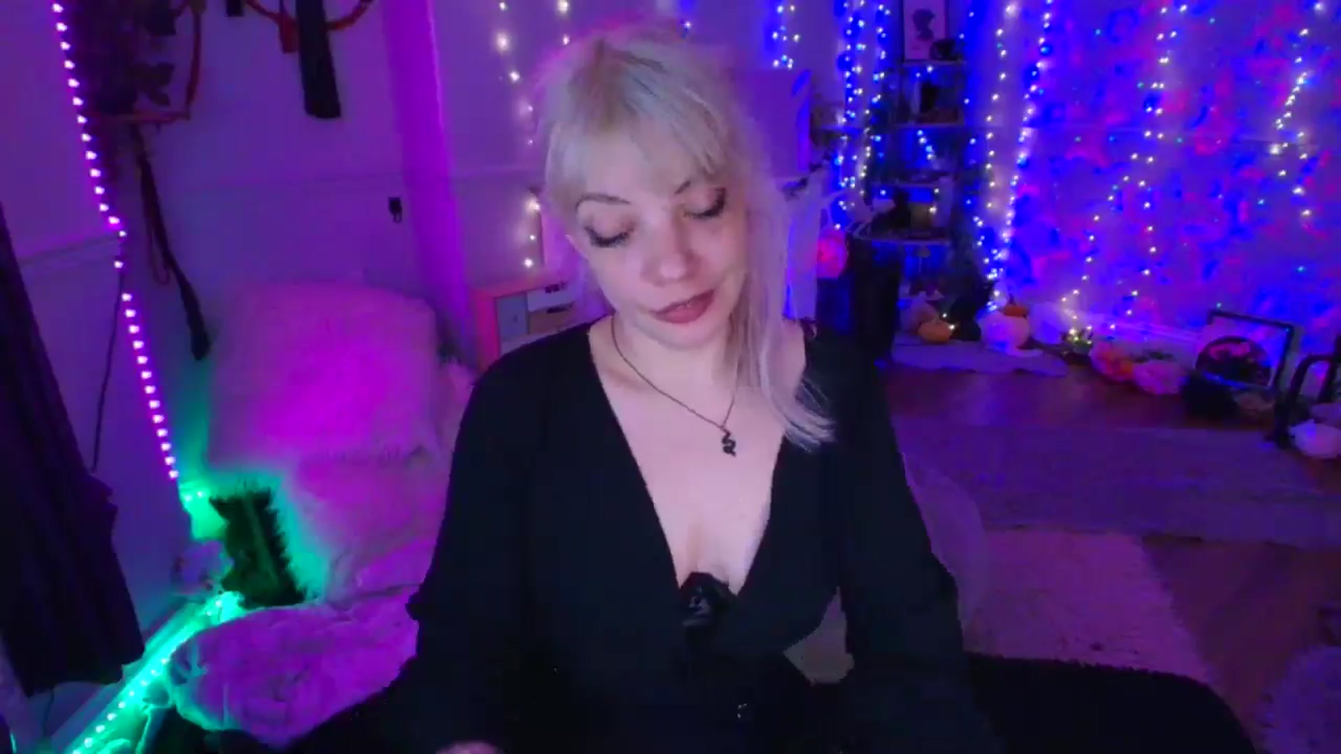 Gallery image thumbnail from LunaWolfie's myfreecams stream on, 03/19/2026, 20:42 image 3 of 20