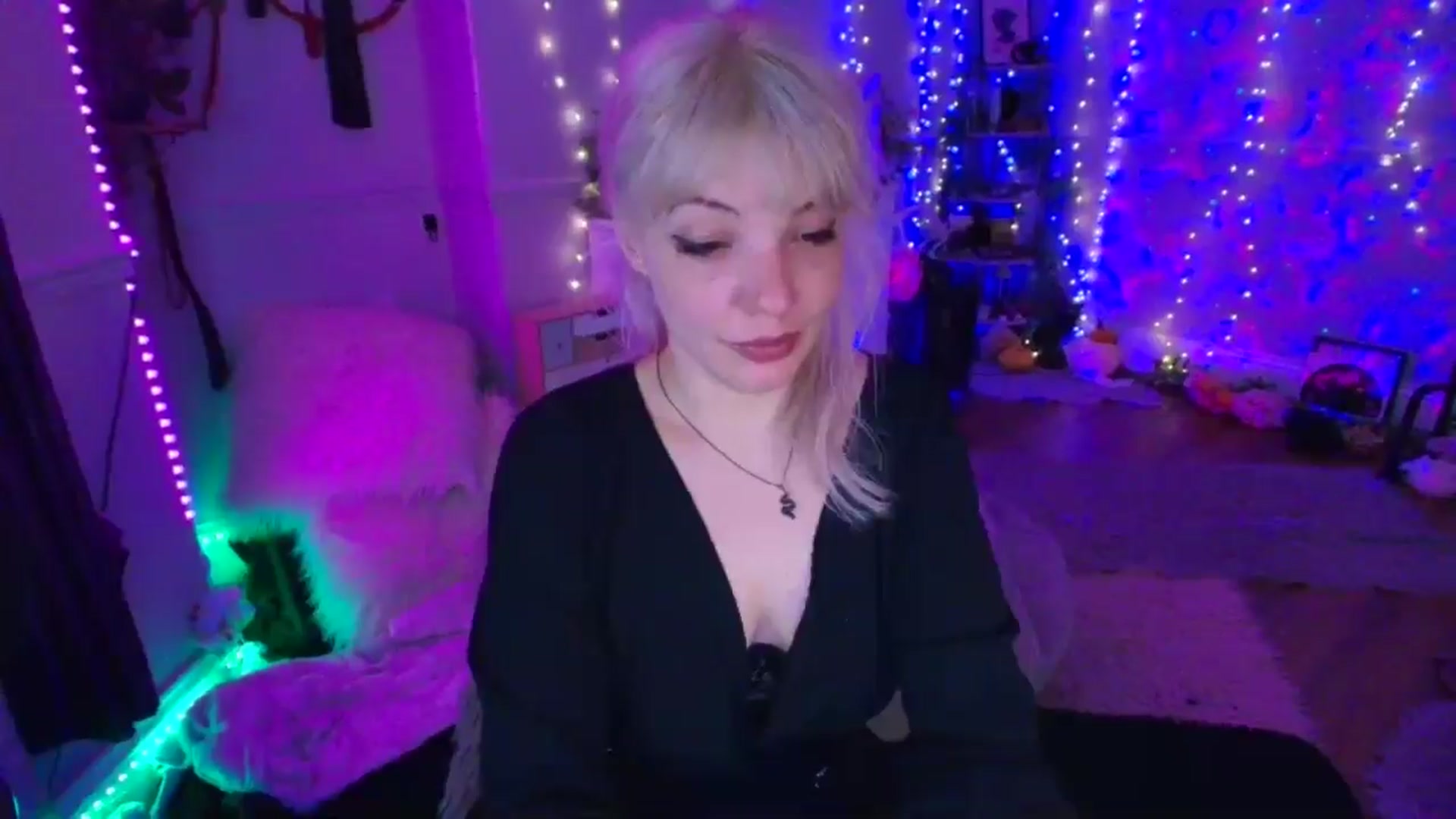 Gallery image thumbnail from LunaWolfie's myfreecams stream on, 03/19/2026, 20:42 image 5 of 20